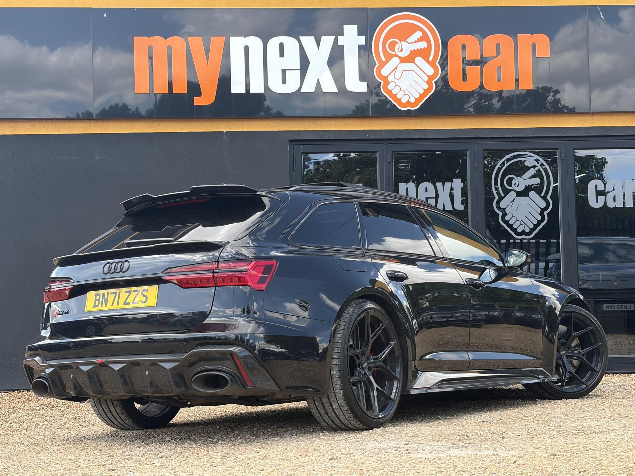 Audi RS6 Avant view 10