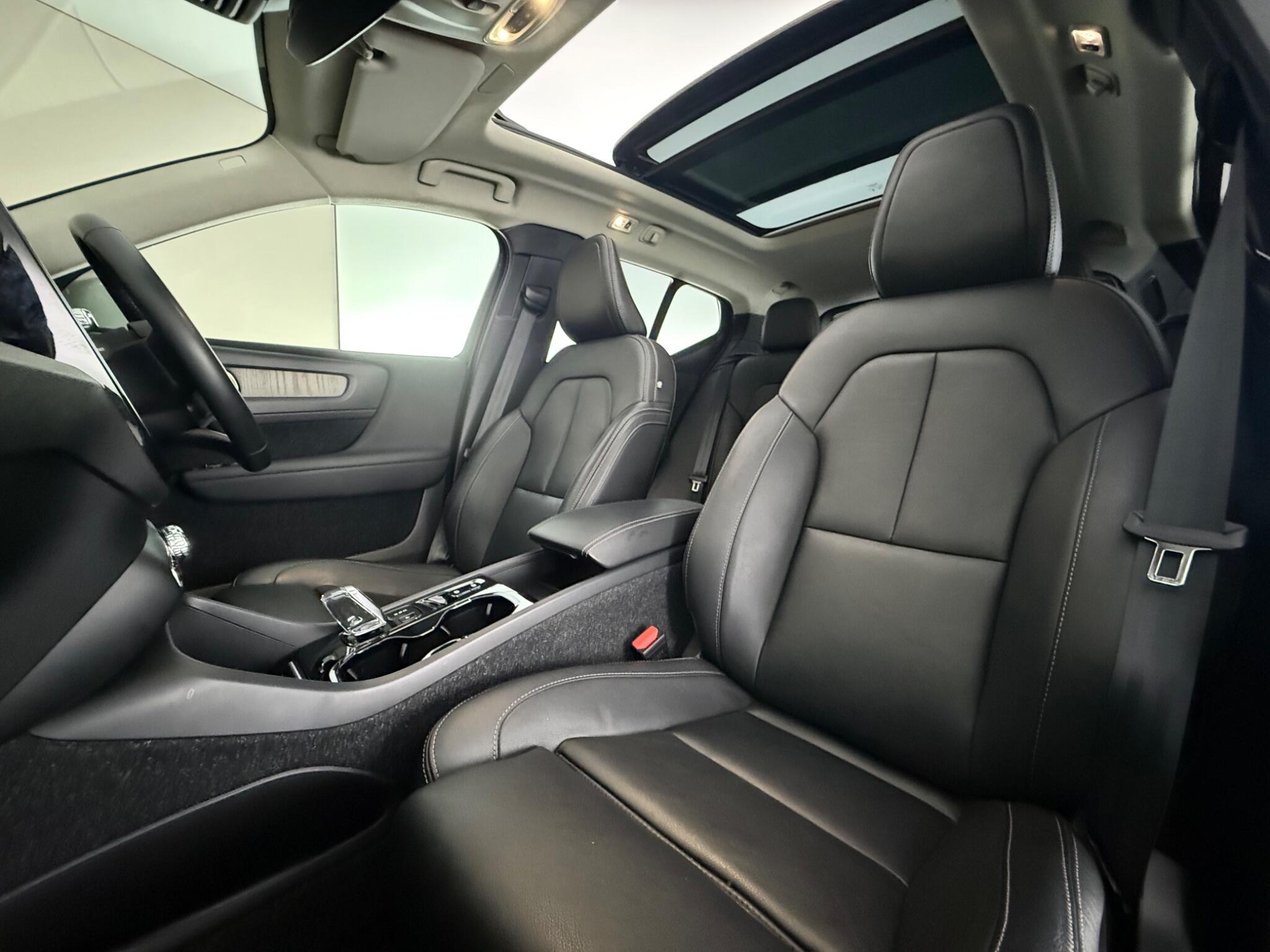 Volvo XC40 view 30
