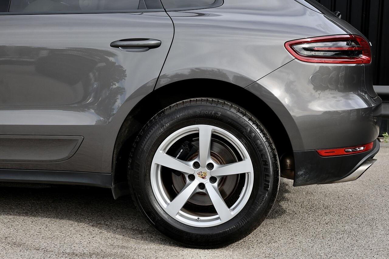 Porsche Macan view 34