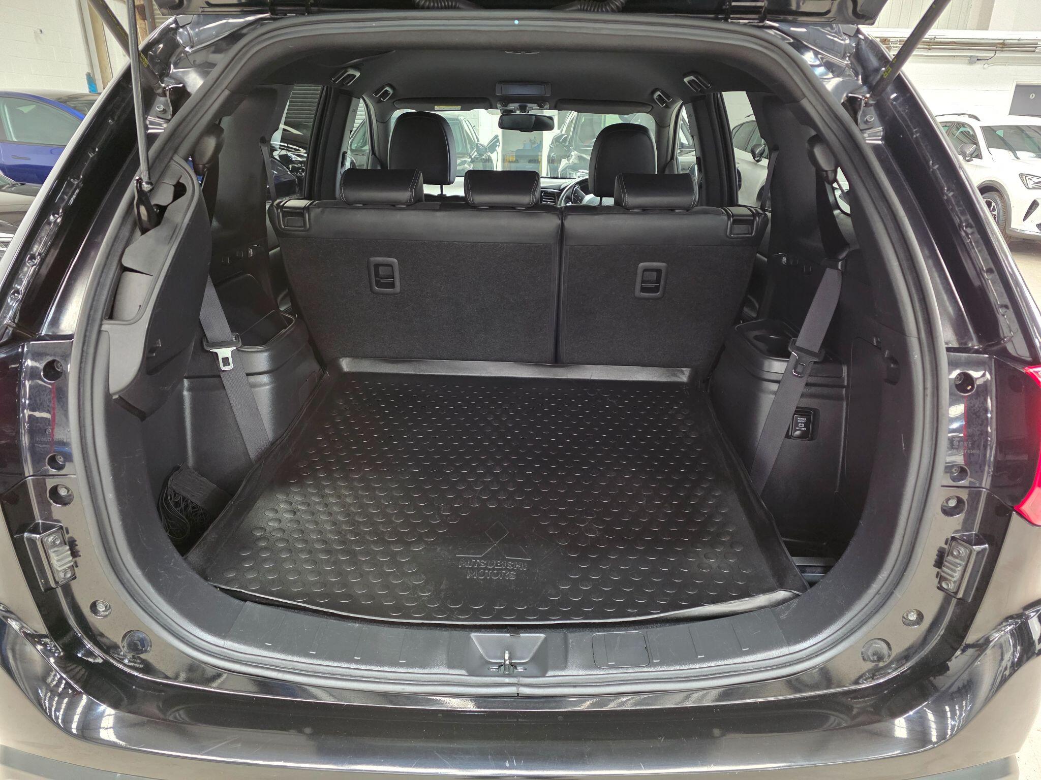 Mitsubishi Outlander view 30