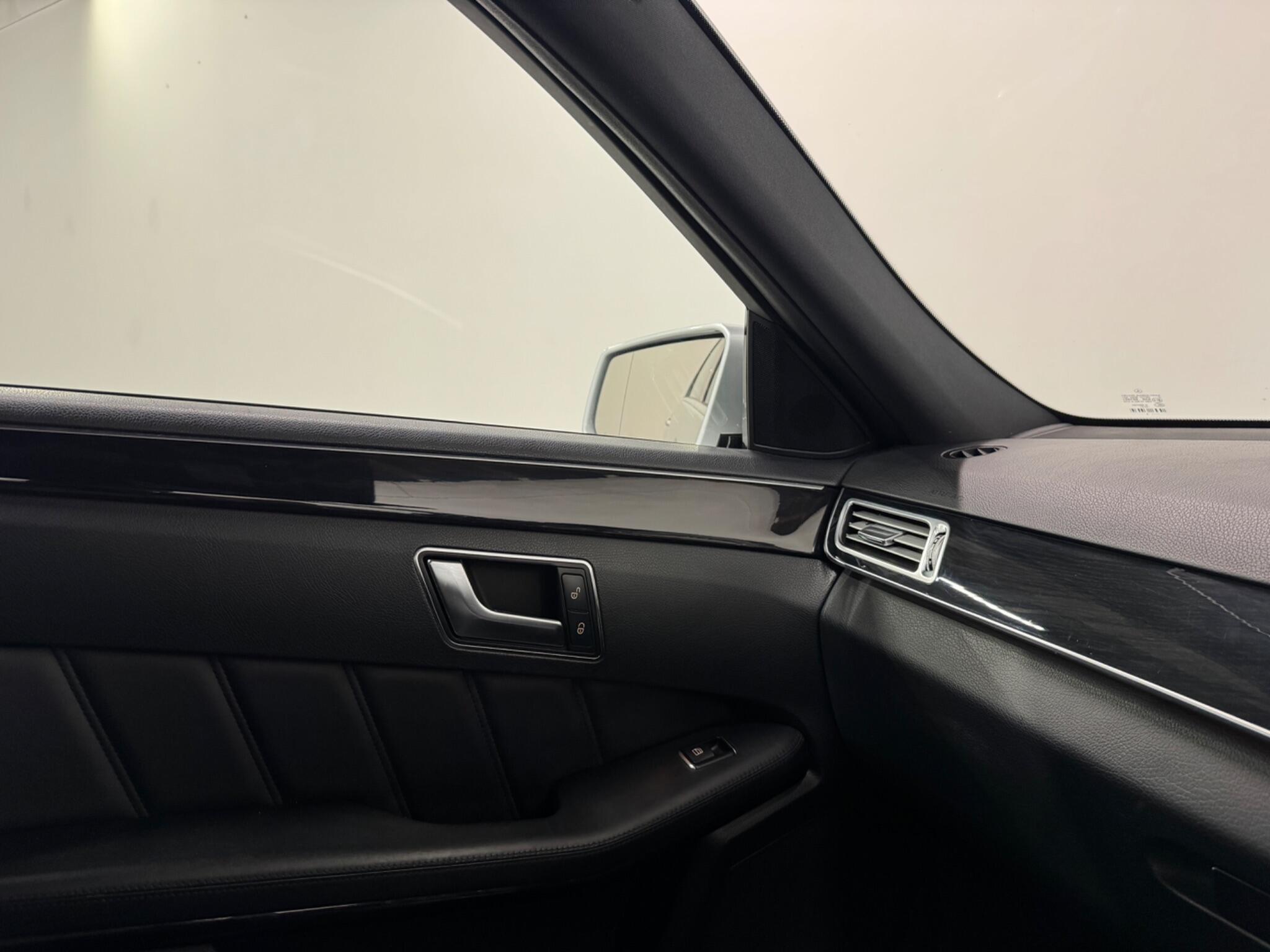 Mercedes-Benz E-Class view 21