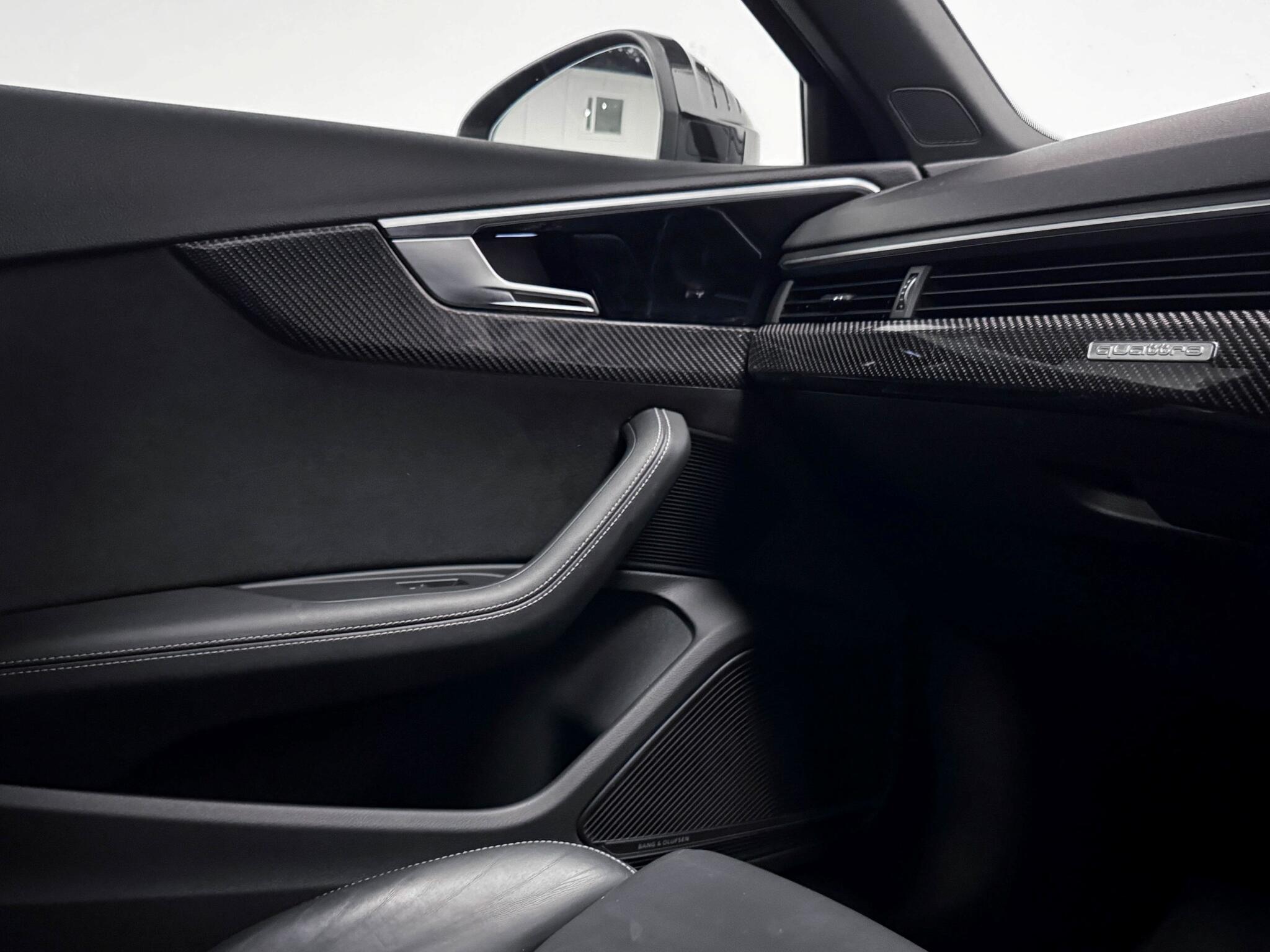Audi RS4 Avant view 45