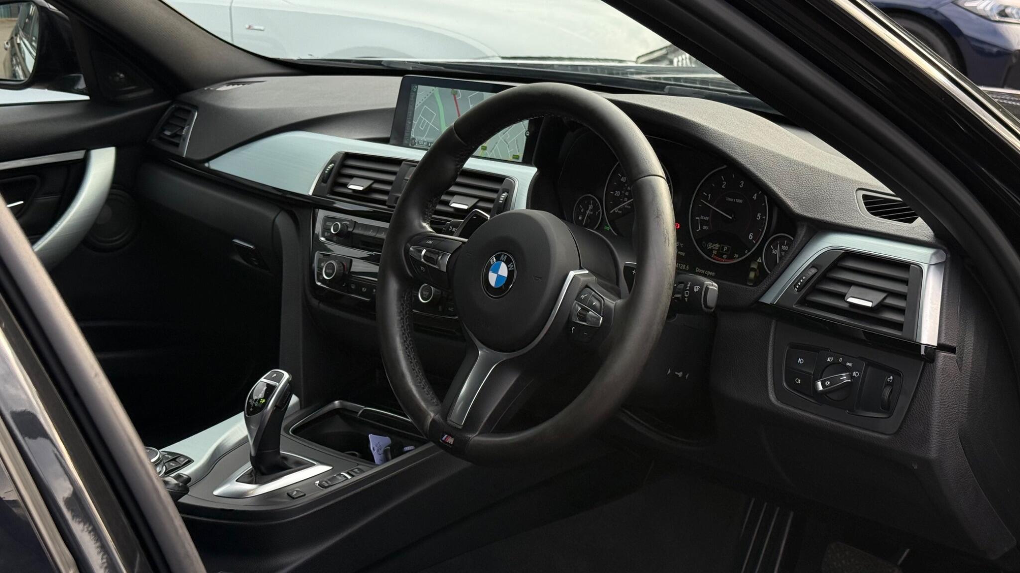 BMW 3 Series view 18