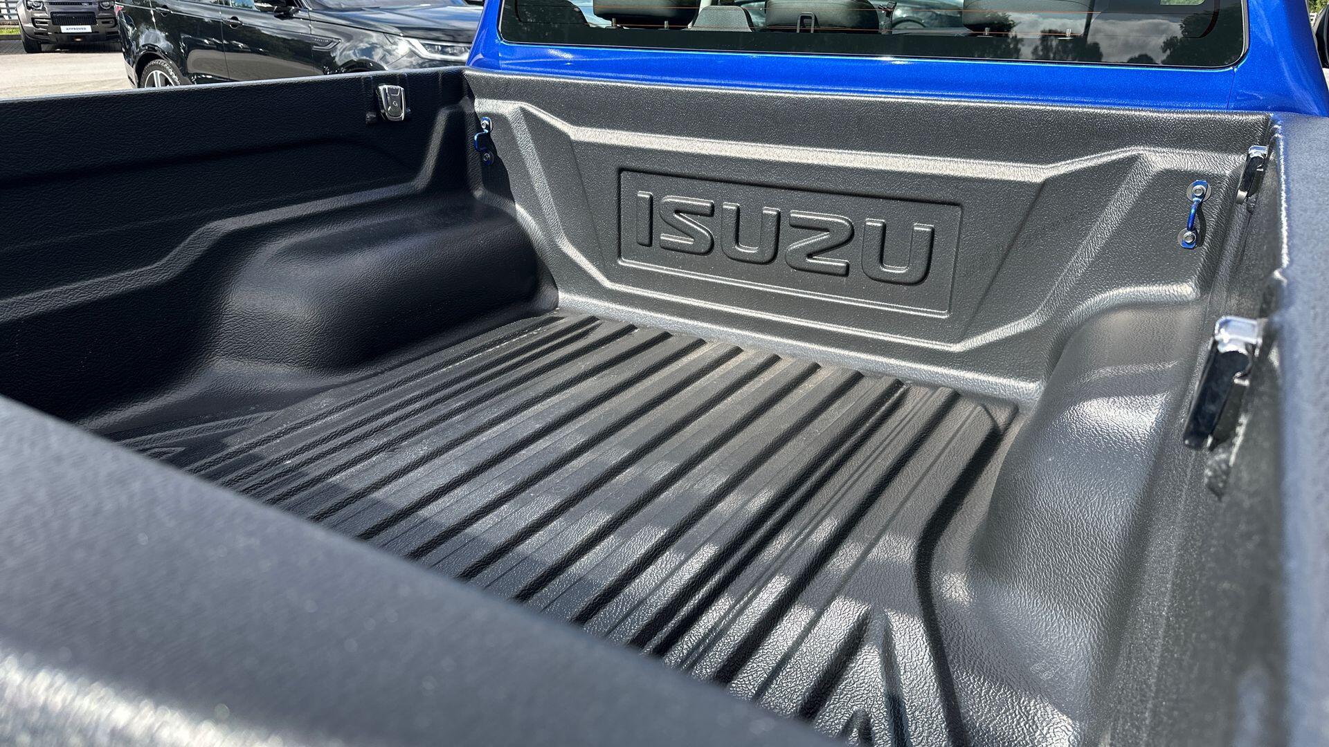 Isuzu D-Max view 22