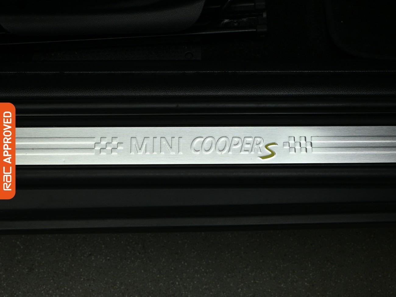 Mini Hatch view 25