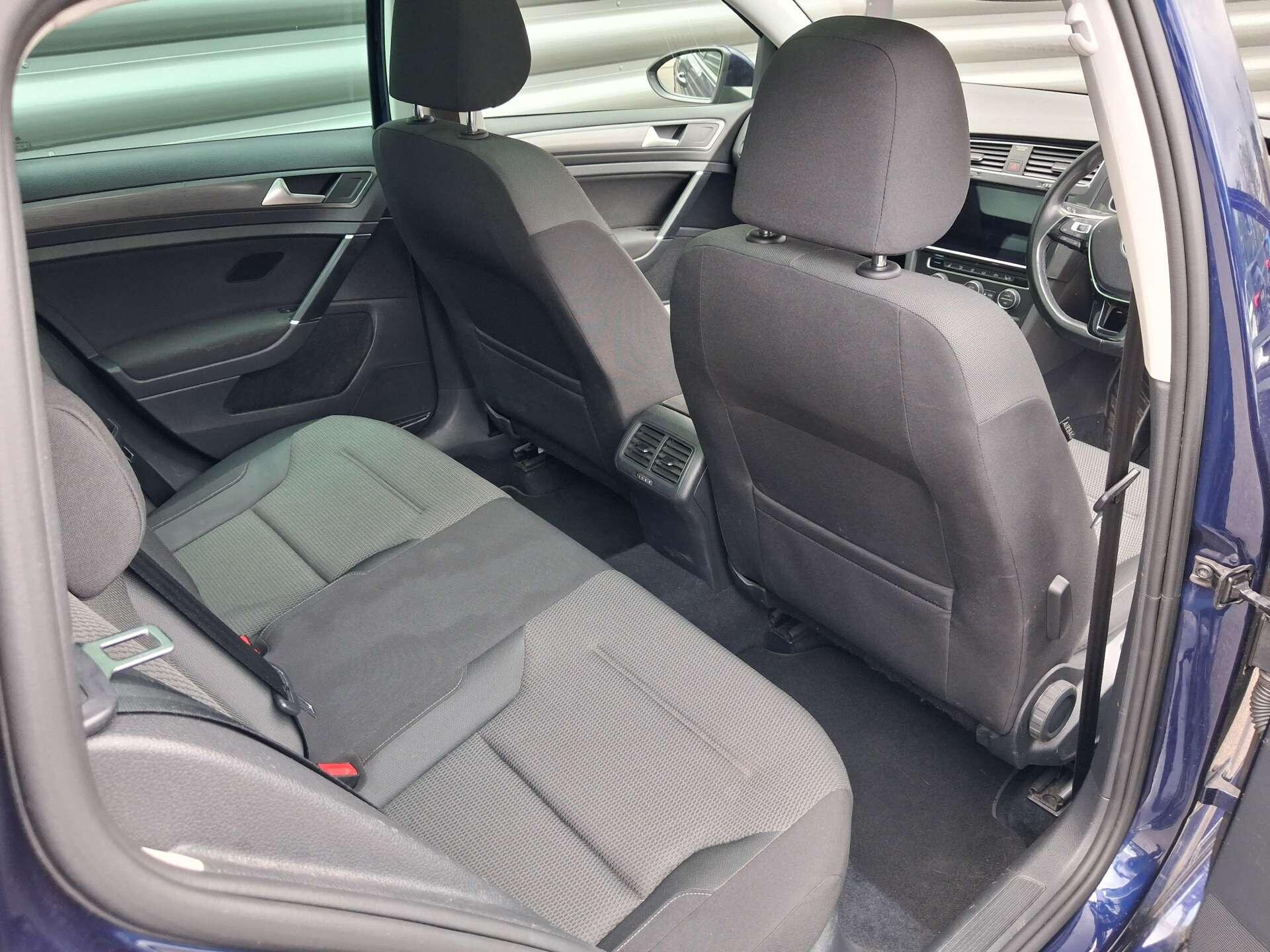 Volkswagen Golf view 20