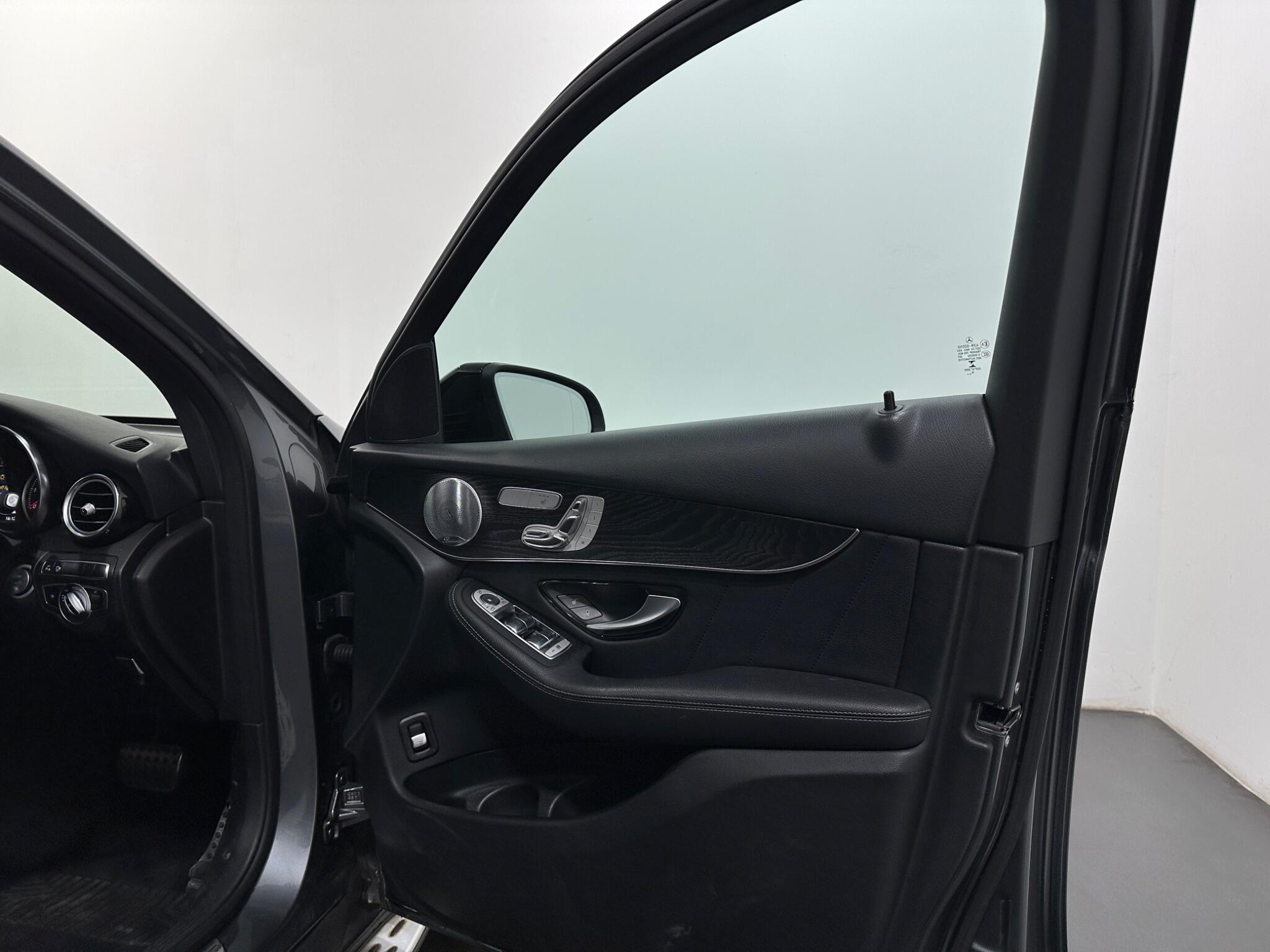 Mercedes-Benz GLC view 34