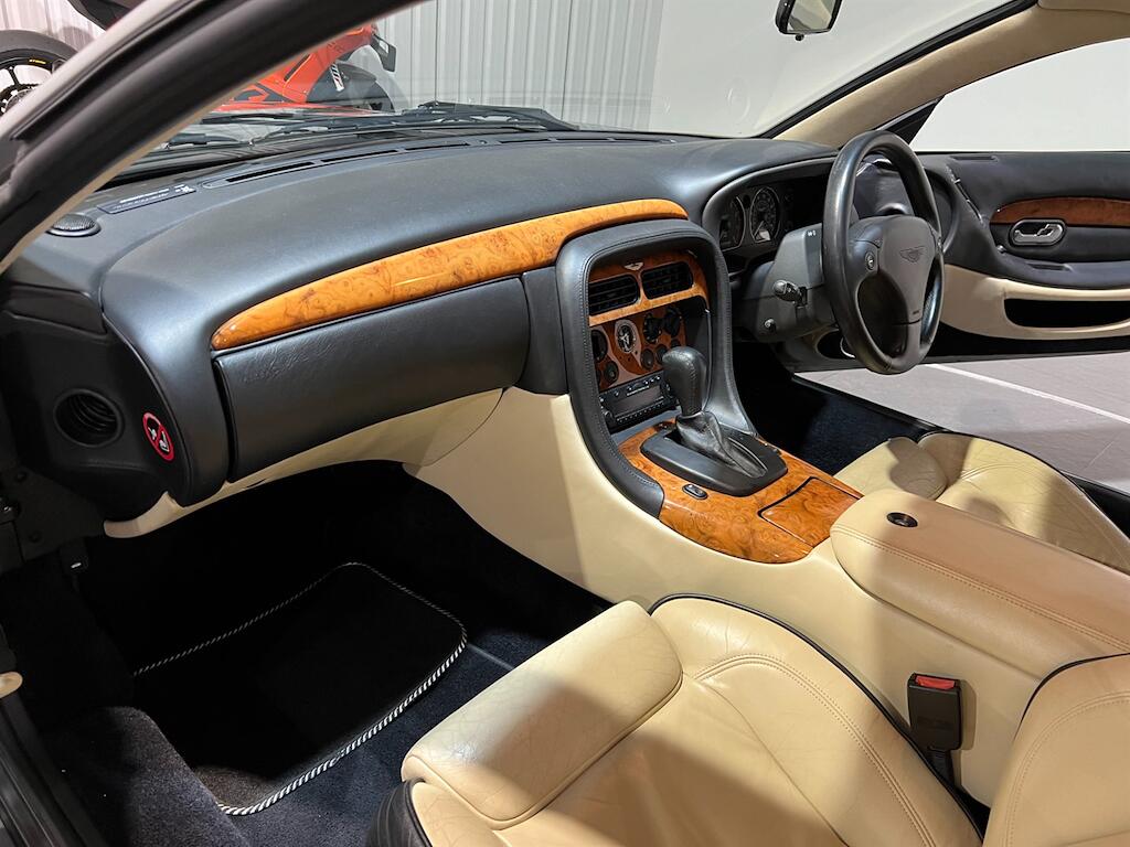 Aston Martin DB7 view 9