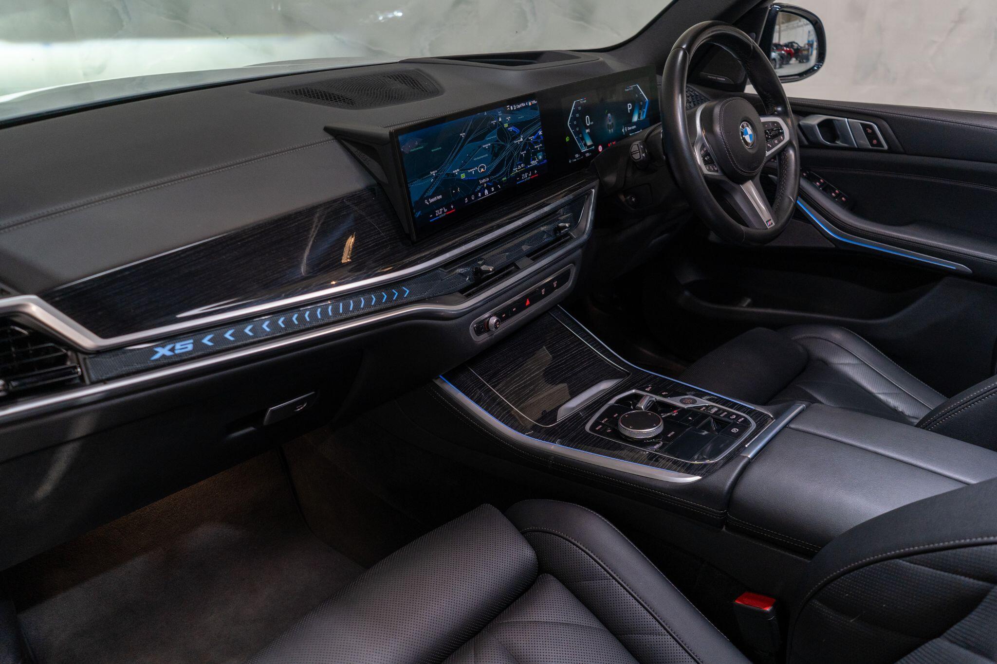 BMW X5 view 13
