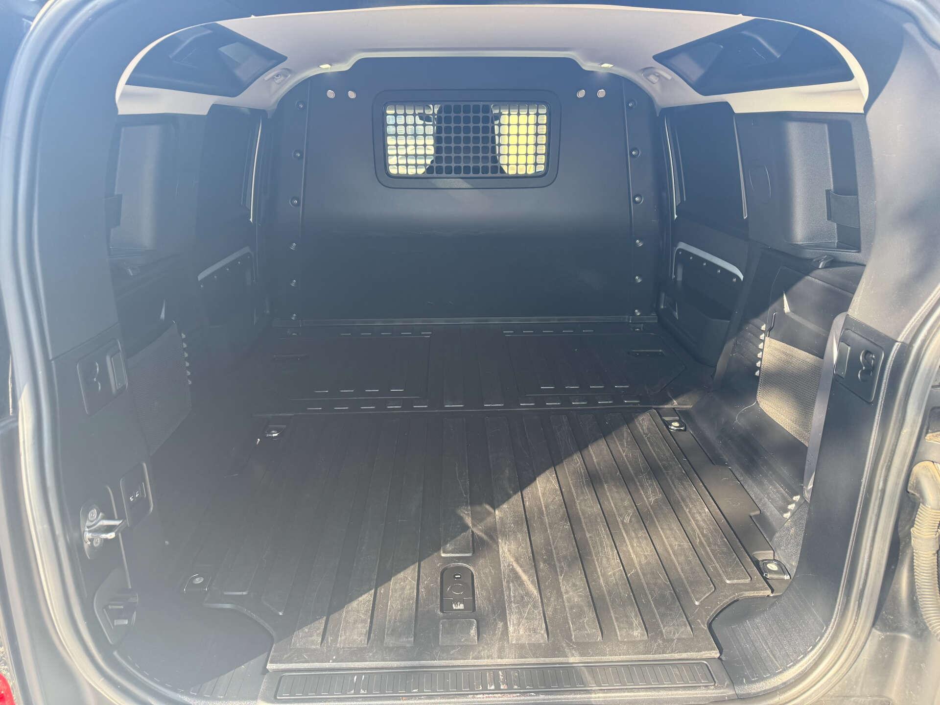 Land Rover Defender view 18