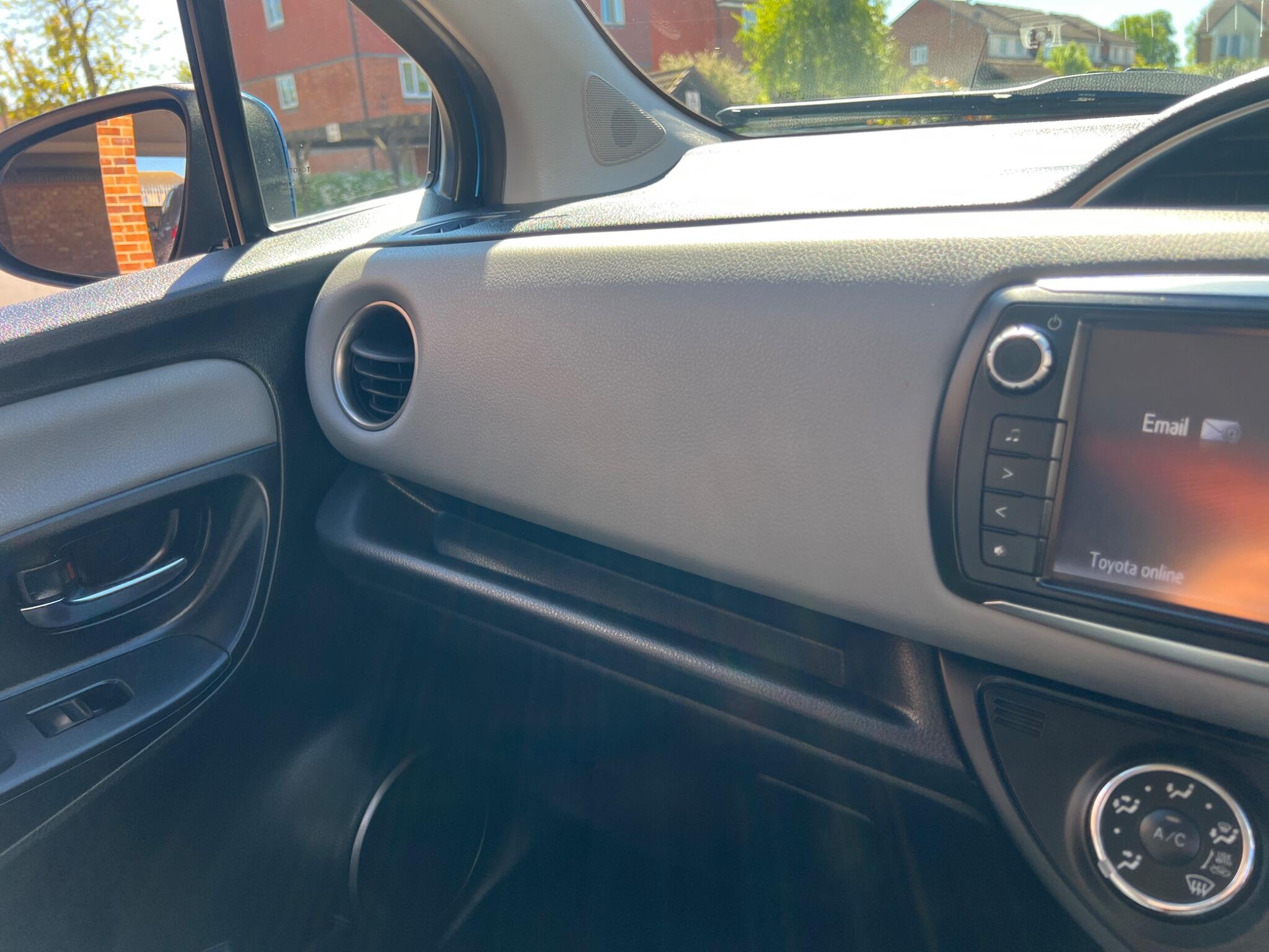 Toyota Yaris view 56