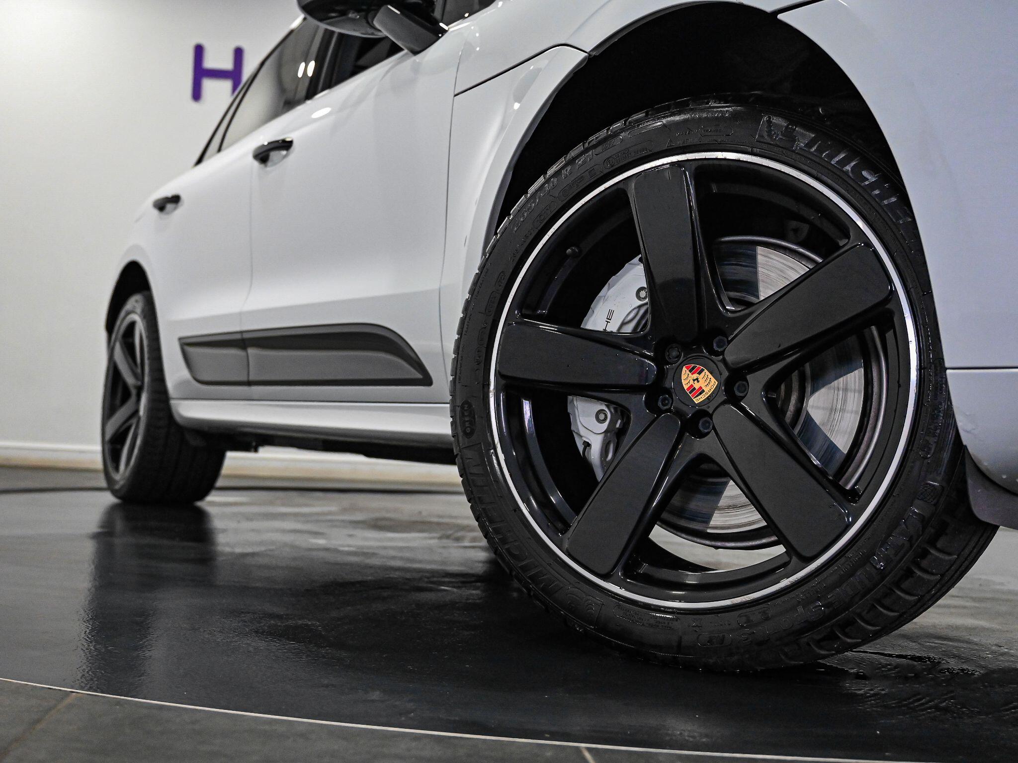 Porsche Macan view 21