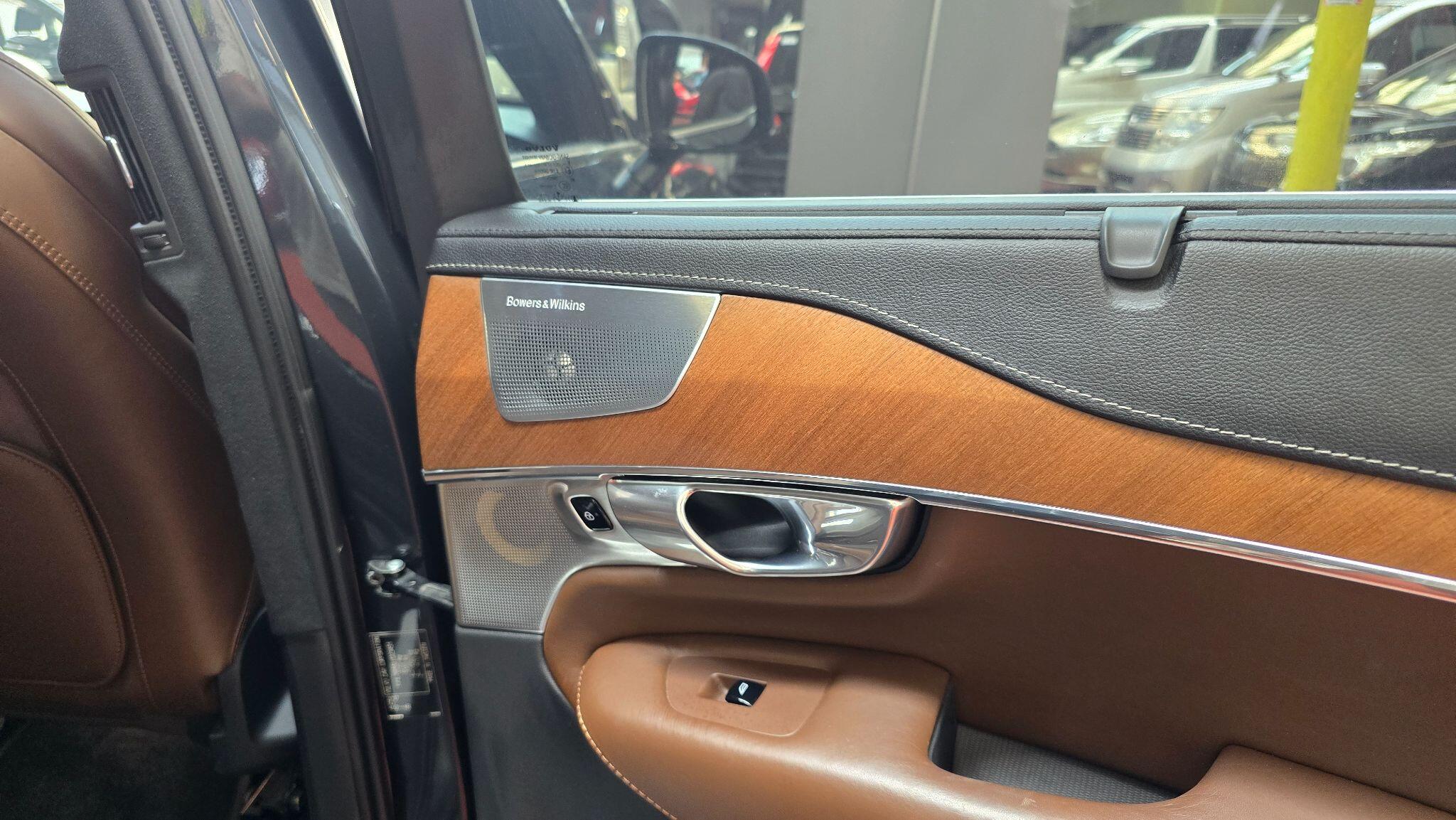 Volvo XC90 view 24