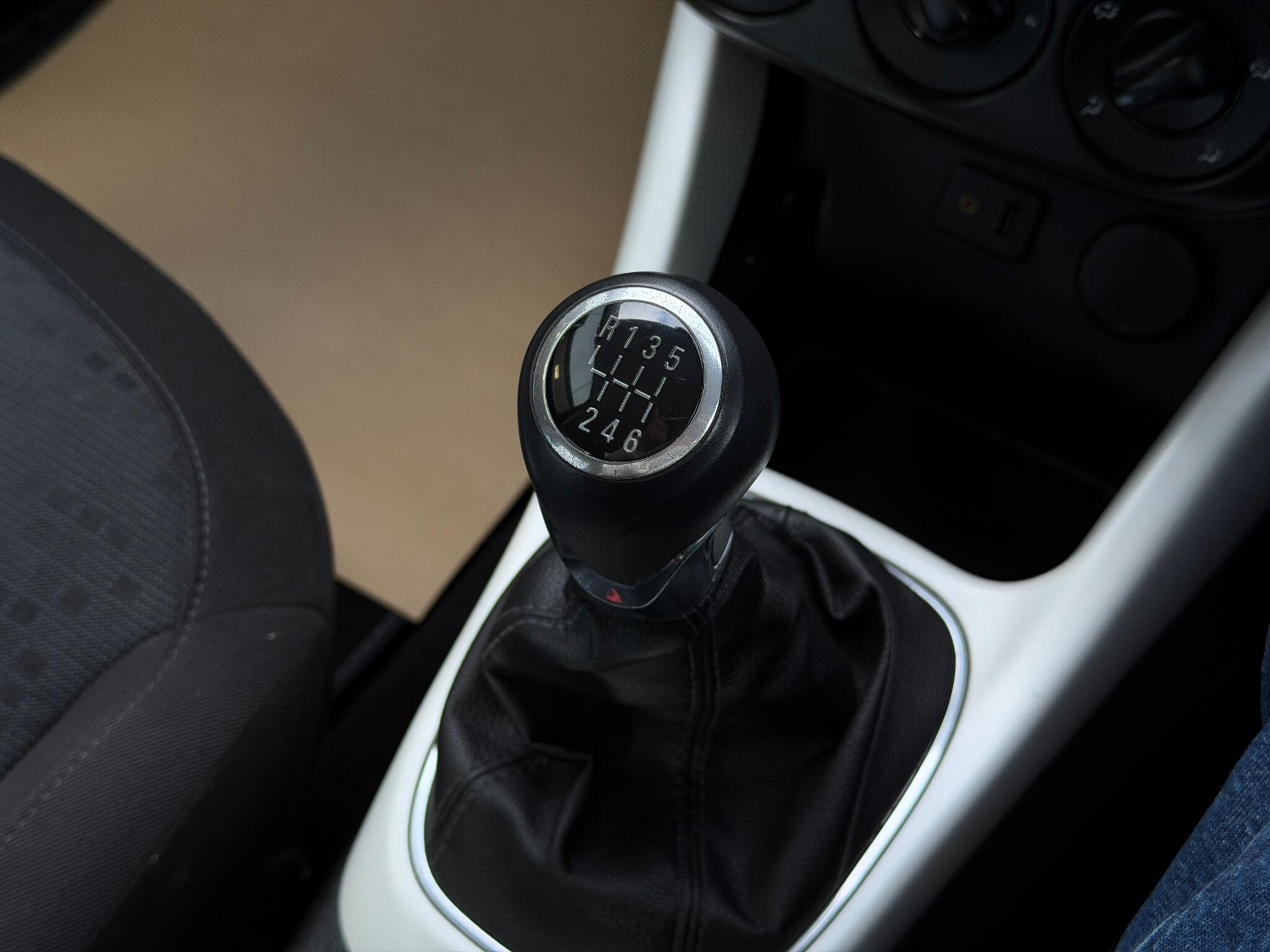 2015 Vauxhall ADAM image 24