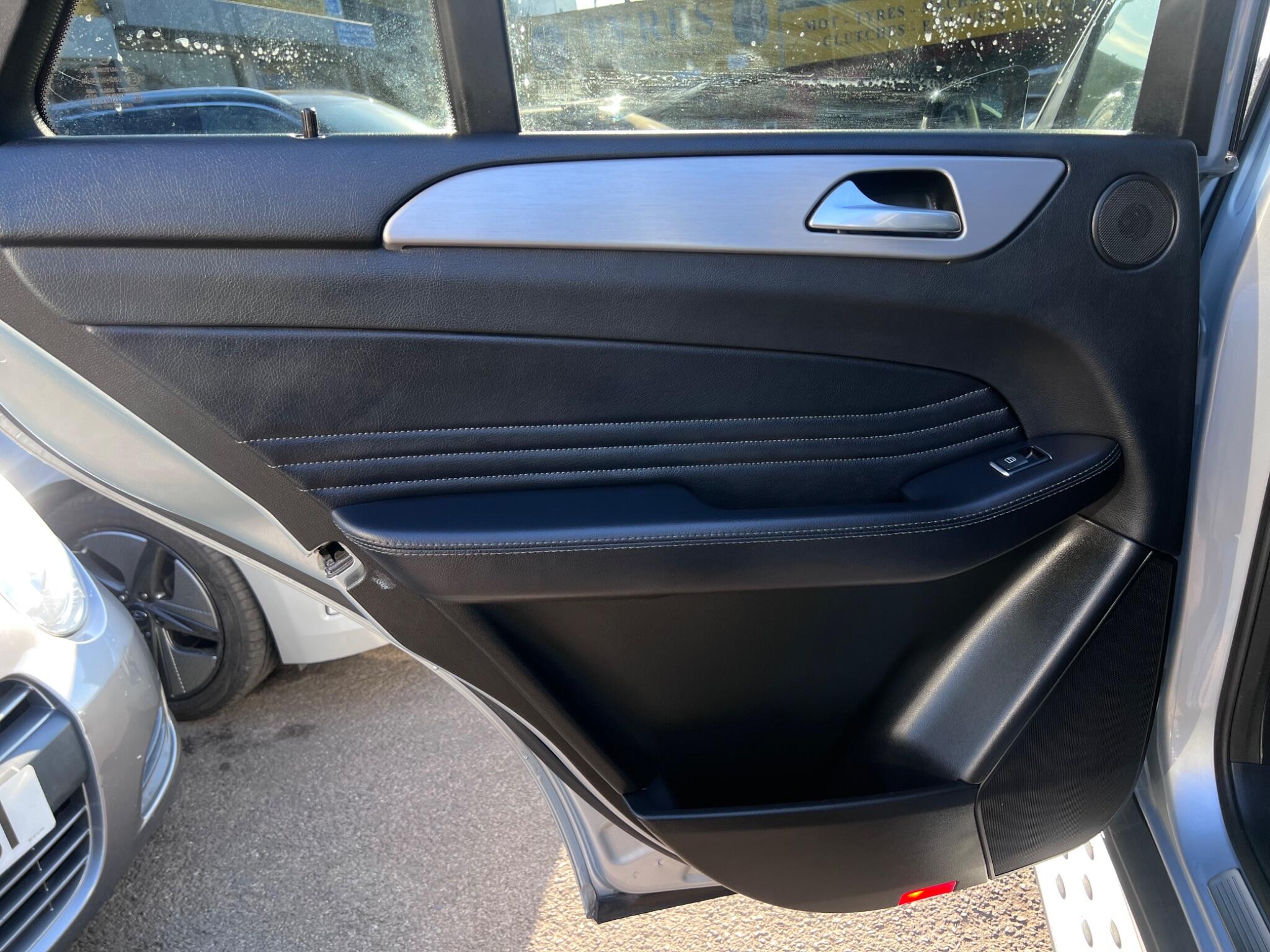 Mercedes-Benz Gle view 37