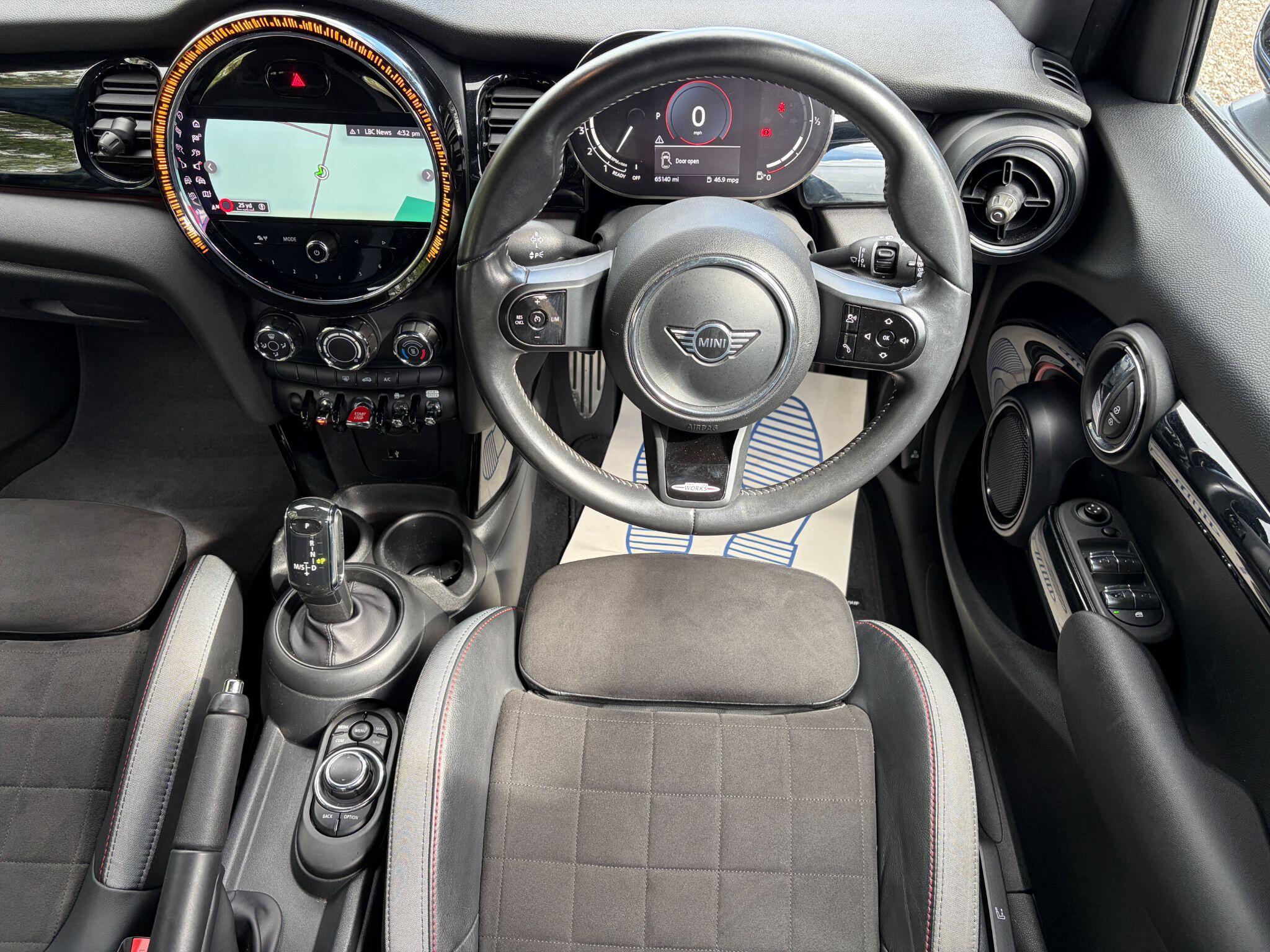 Mini Hatch view 11