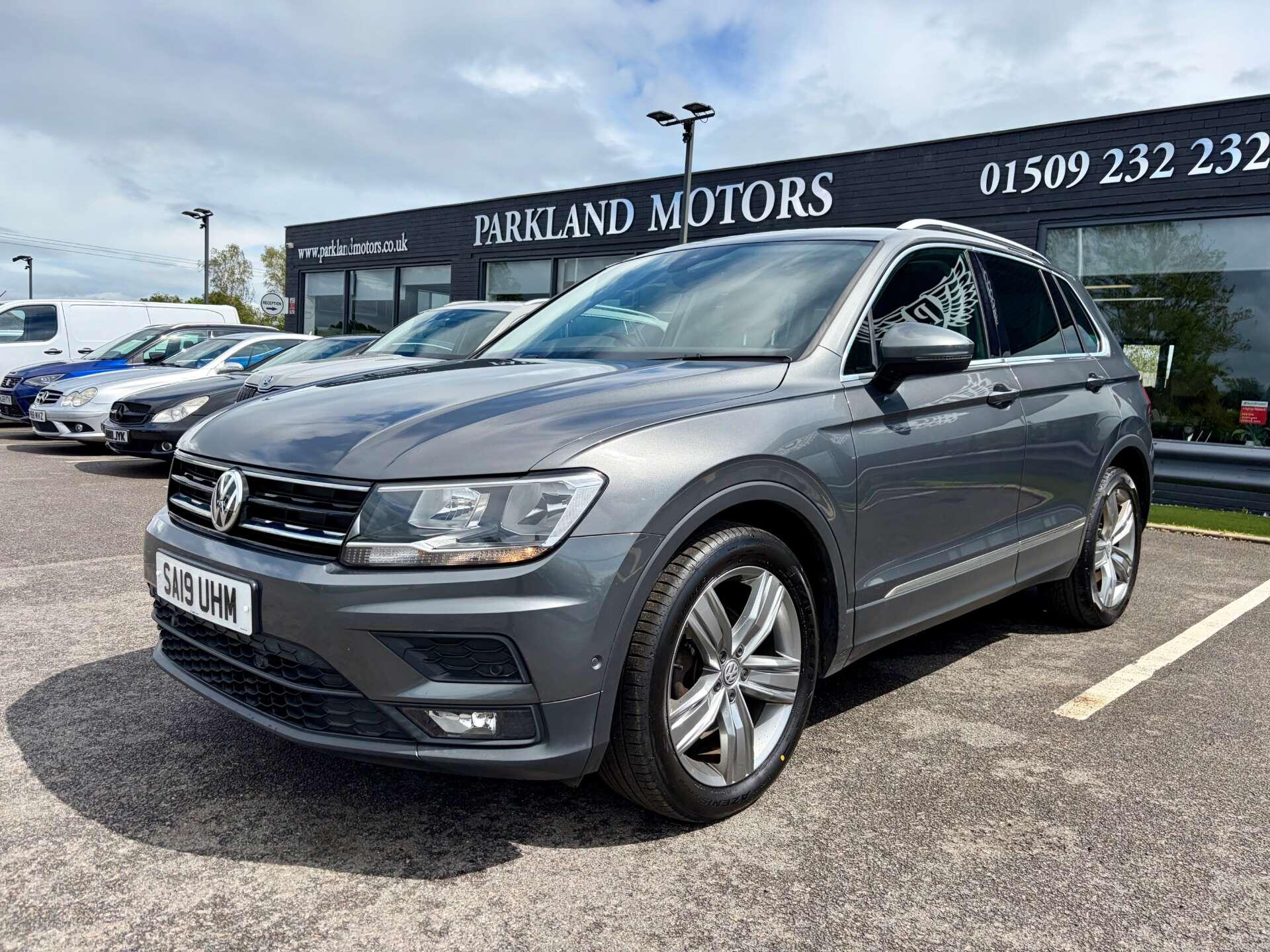 Volkswagen Tiguan view 4