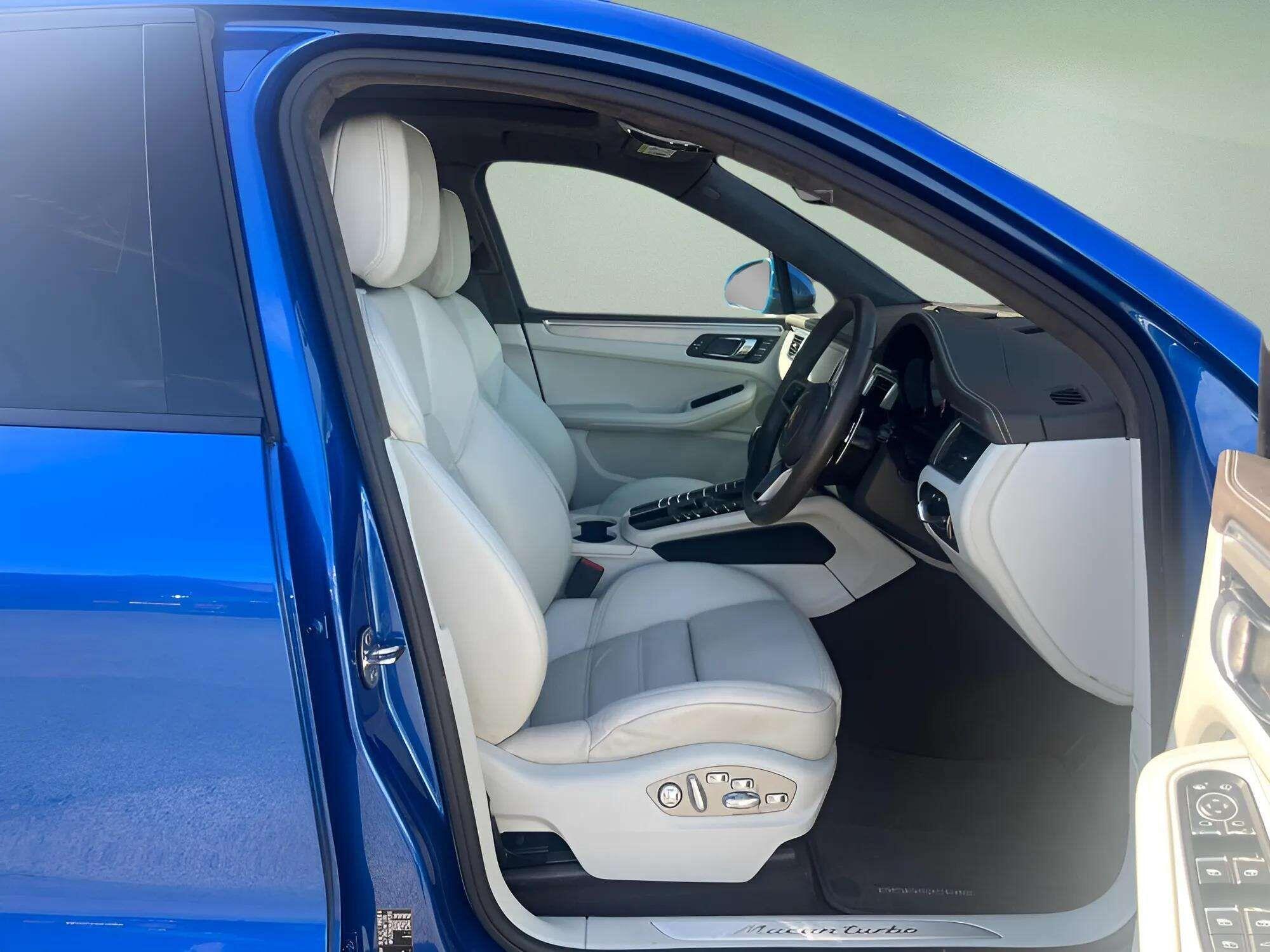 Porsche Macan view 13