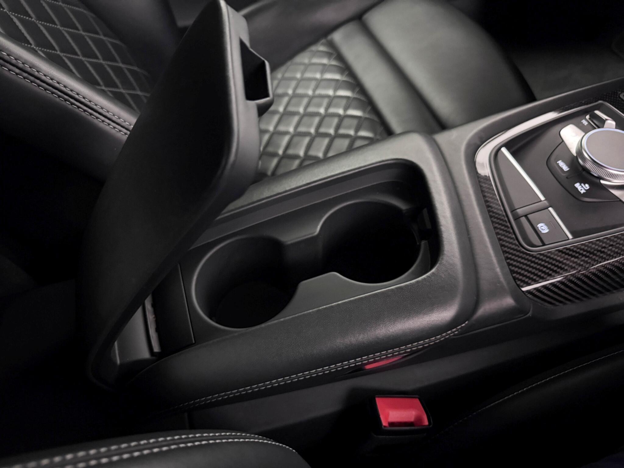 Audi R8 view 34