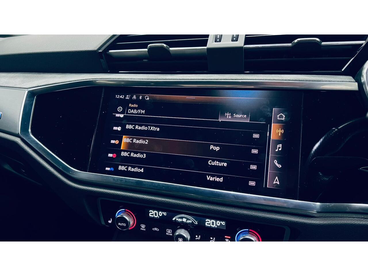 Audi Q3 view 23