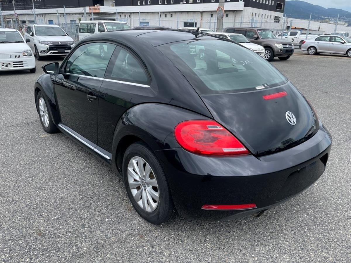 Volkswagen Beetle view 3