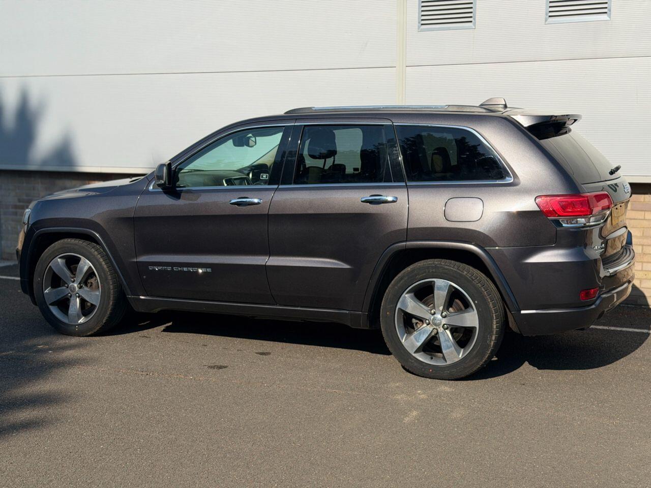 Jeep Grand Cherokee view 32