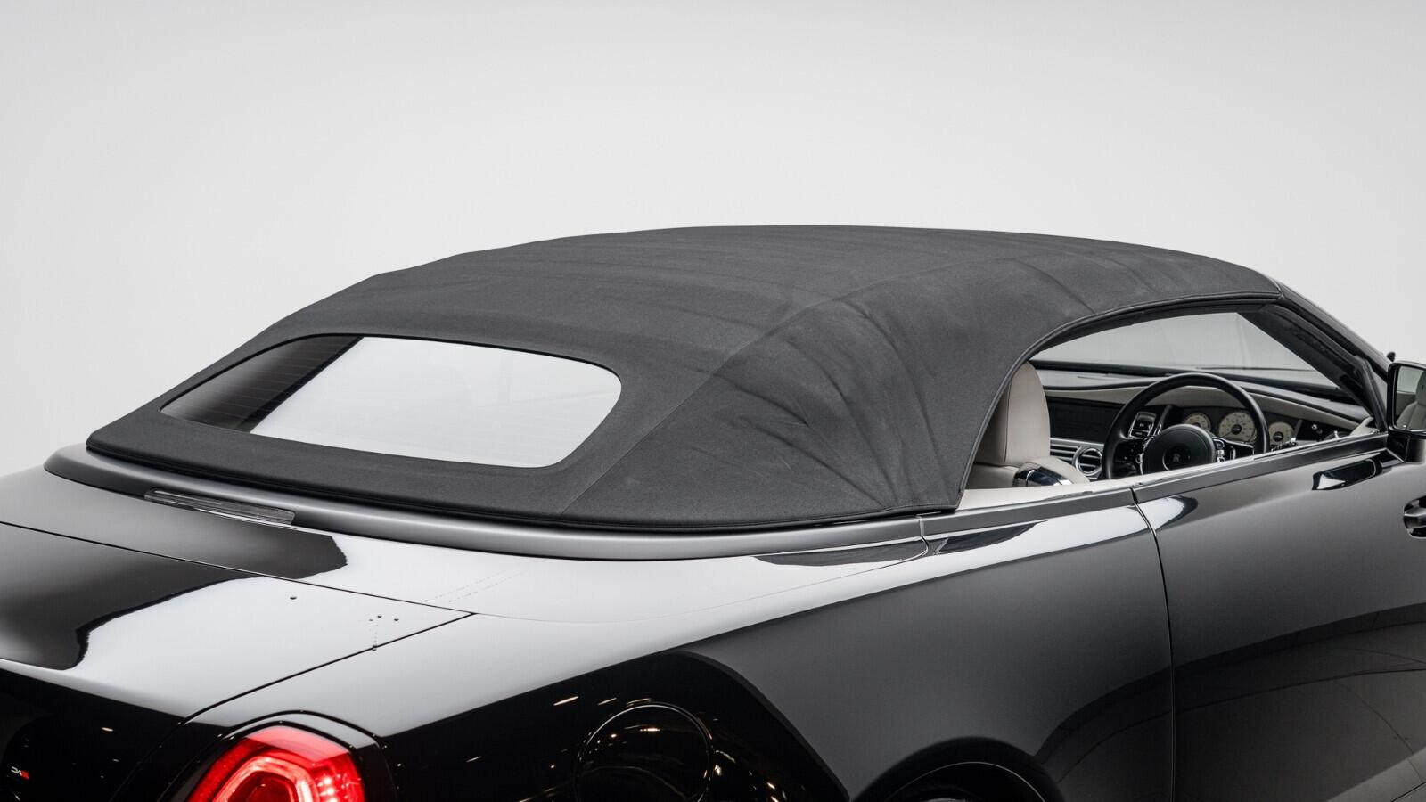 Rolls-Royce Dawn view 48