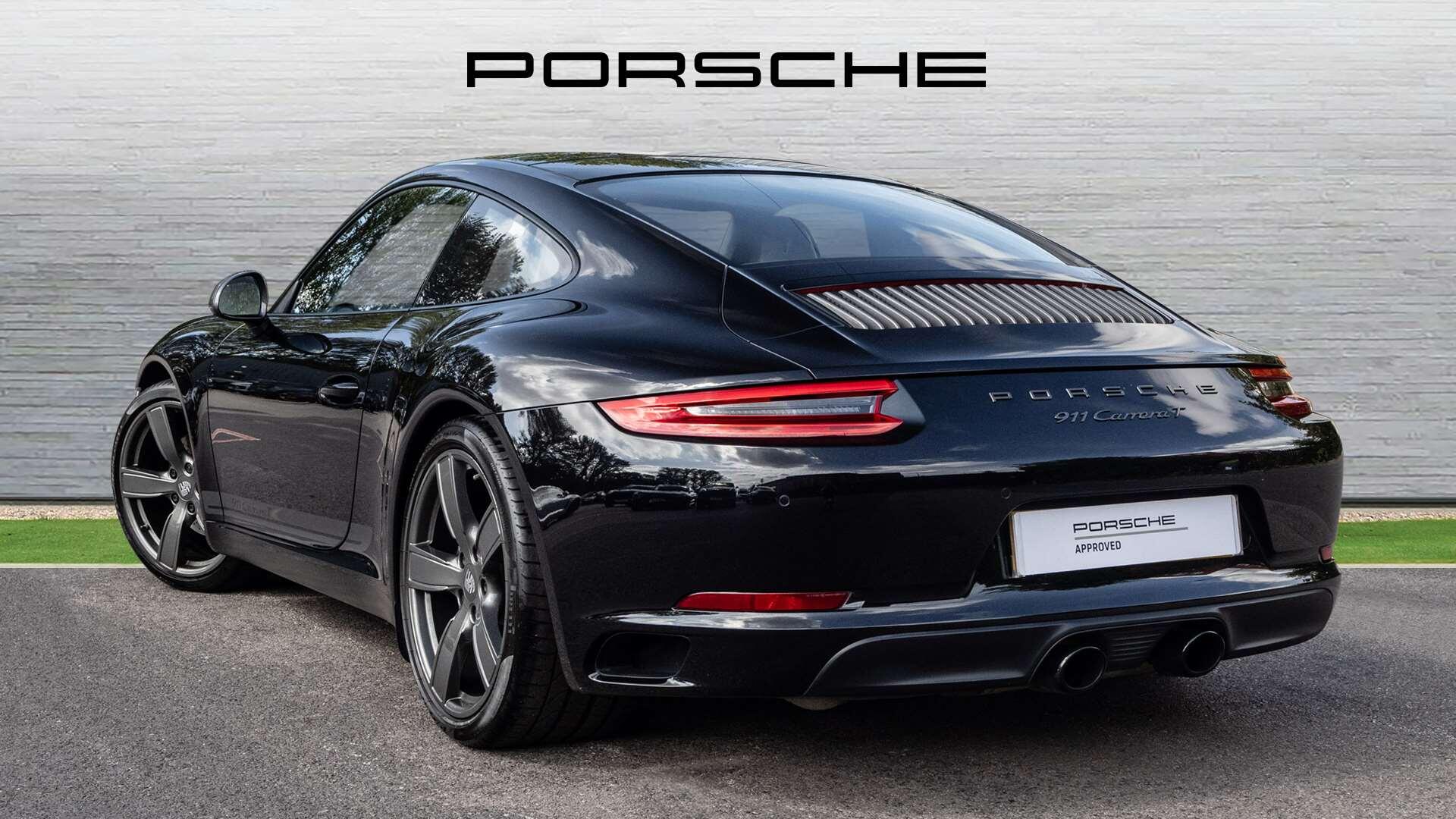 Porsche 911 view 5
