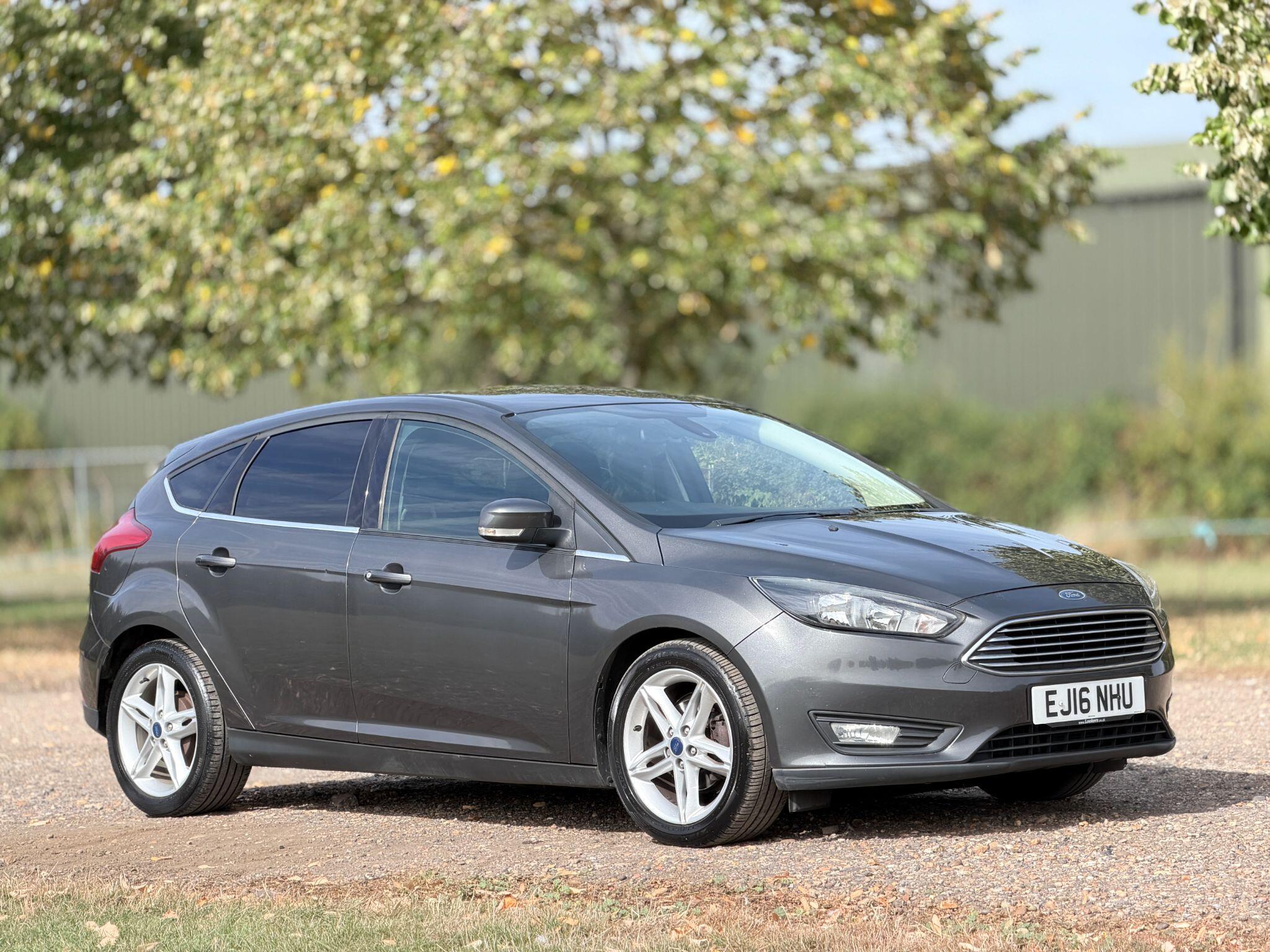 Ford Focus view 2