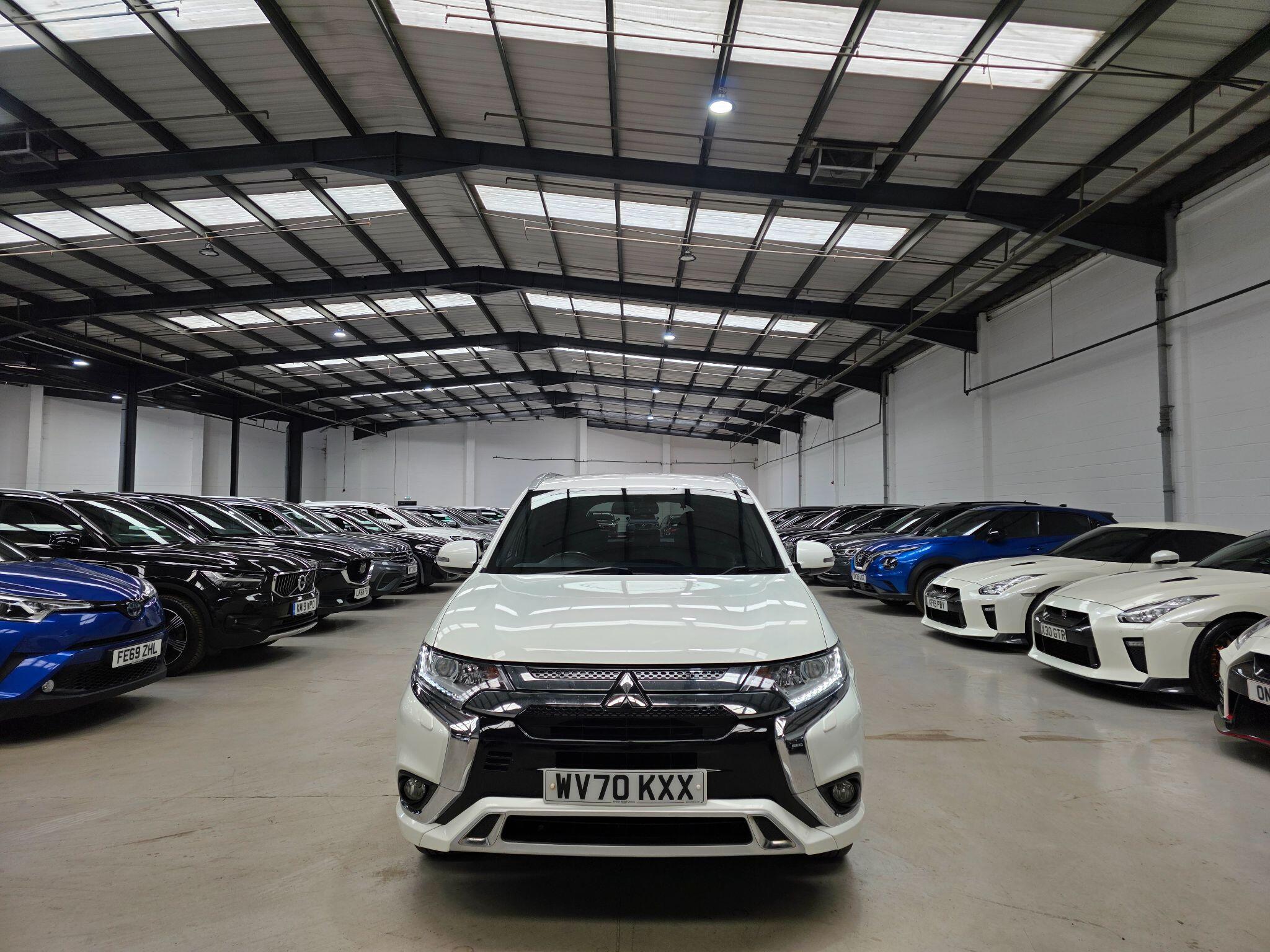 Mitsubishi Outlander view 2