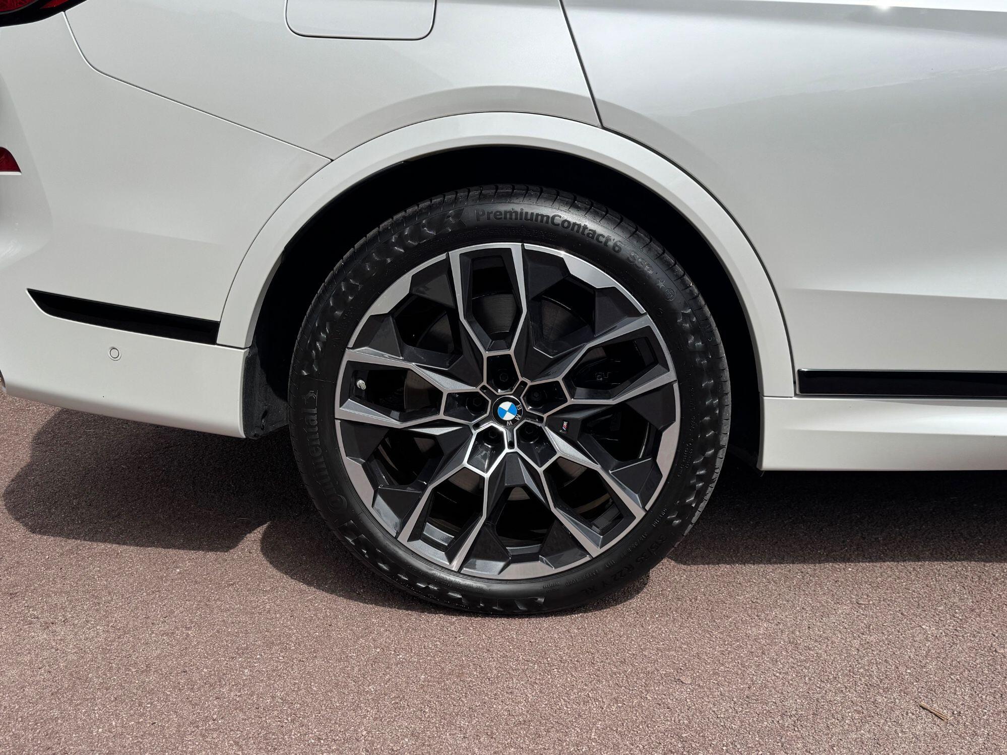 BMW X7 view 16