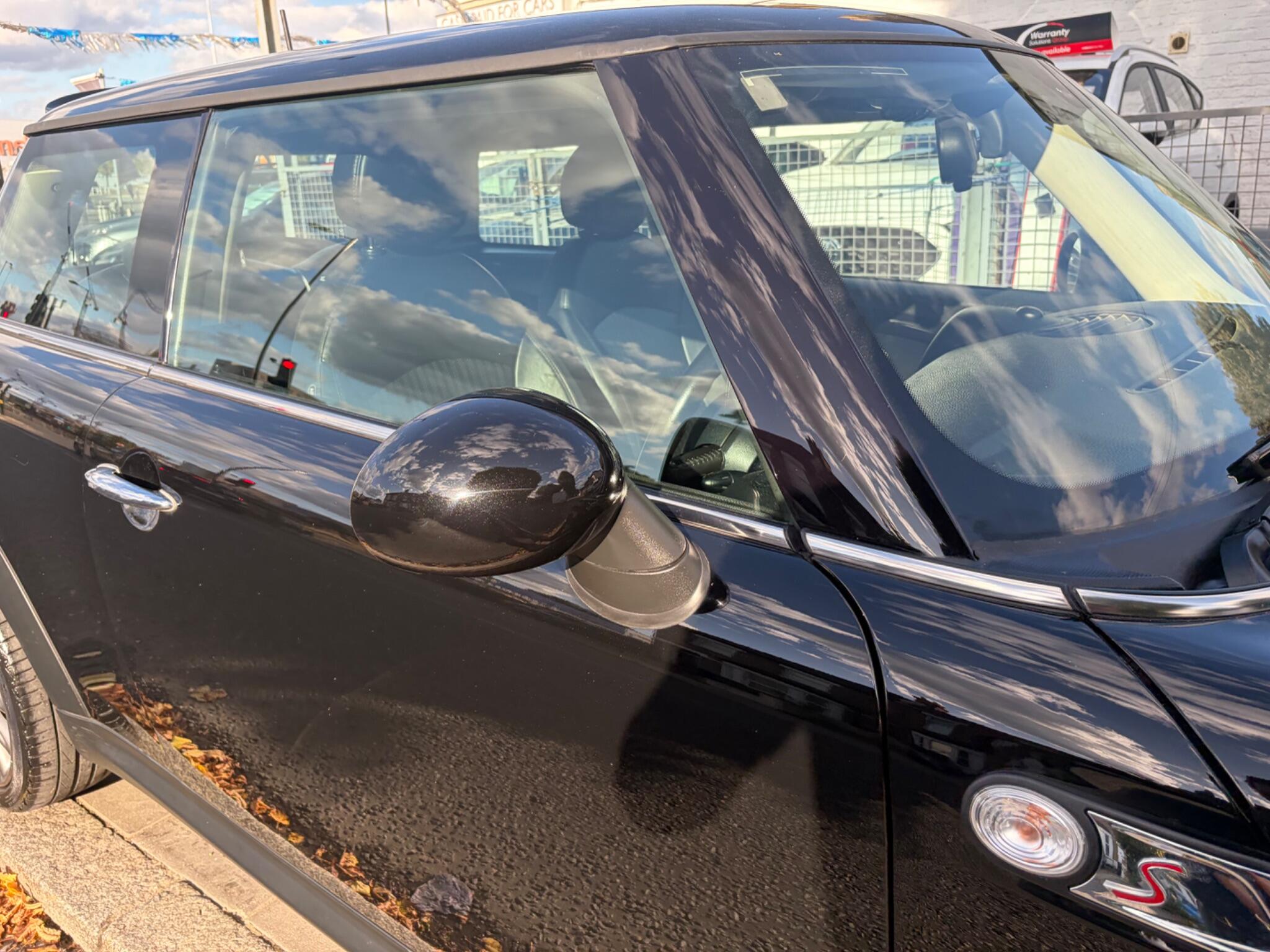 Mini Hatch view 21