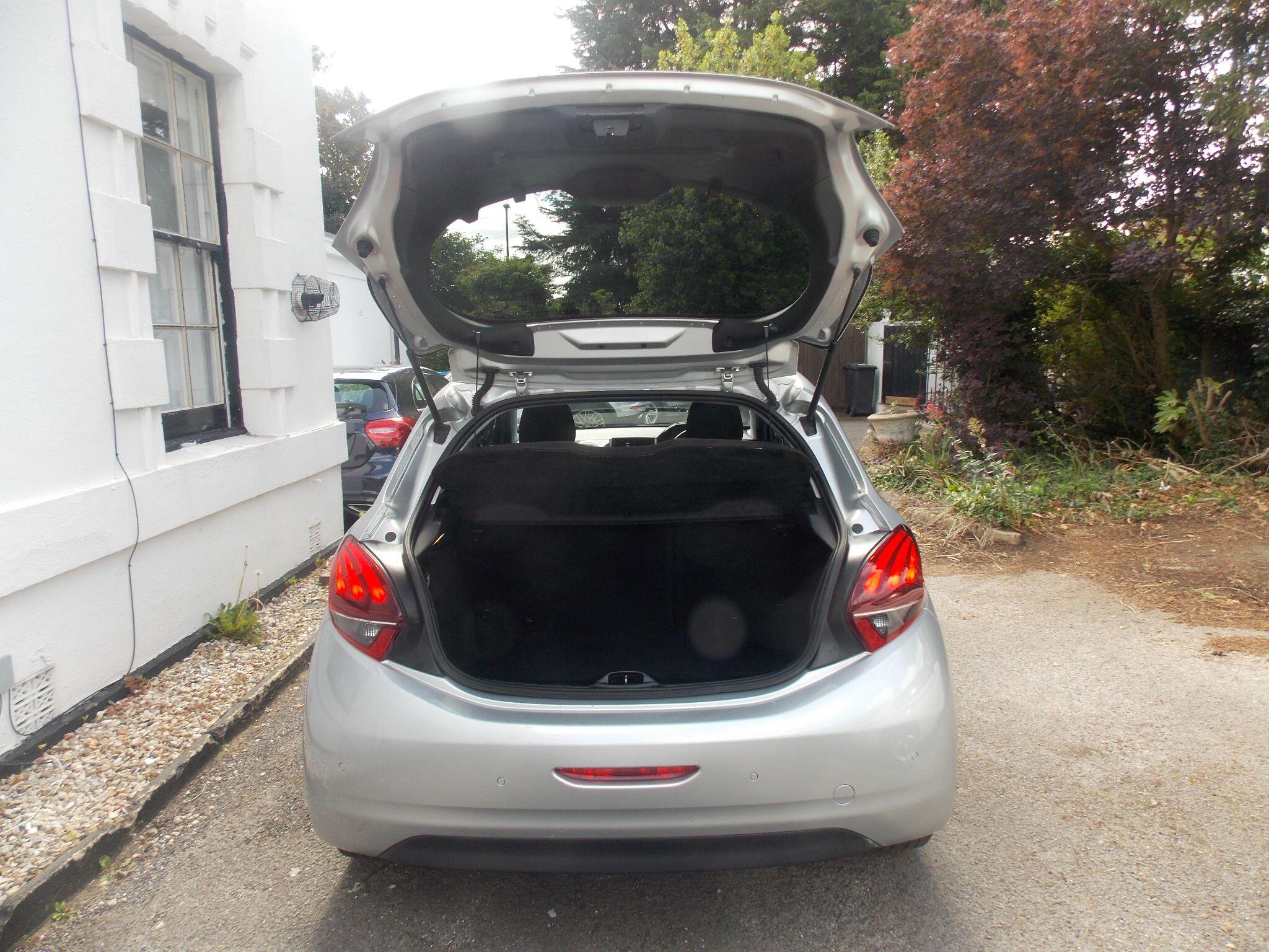 Peugeot 208 view 73