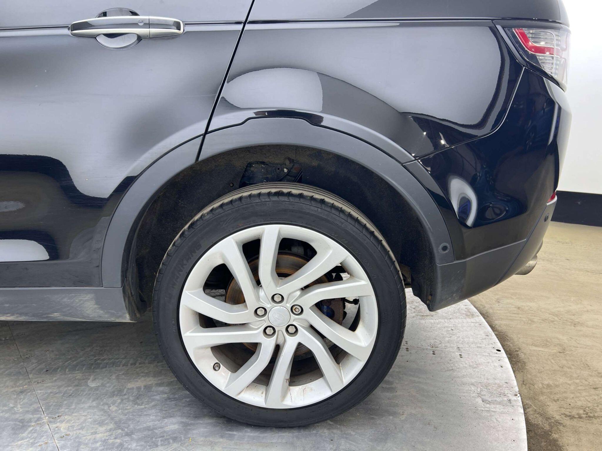 Land Rover Discovery Sport view 29