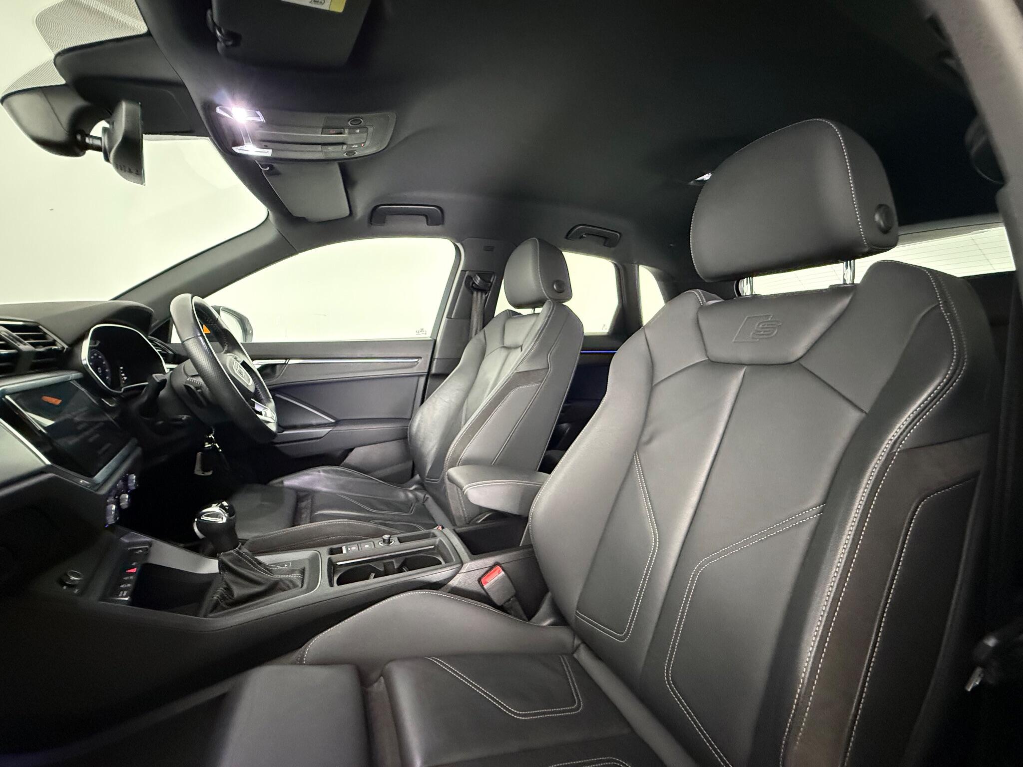 Audi Q3 view 15
