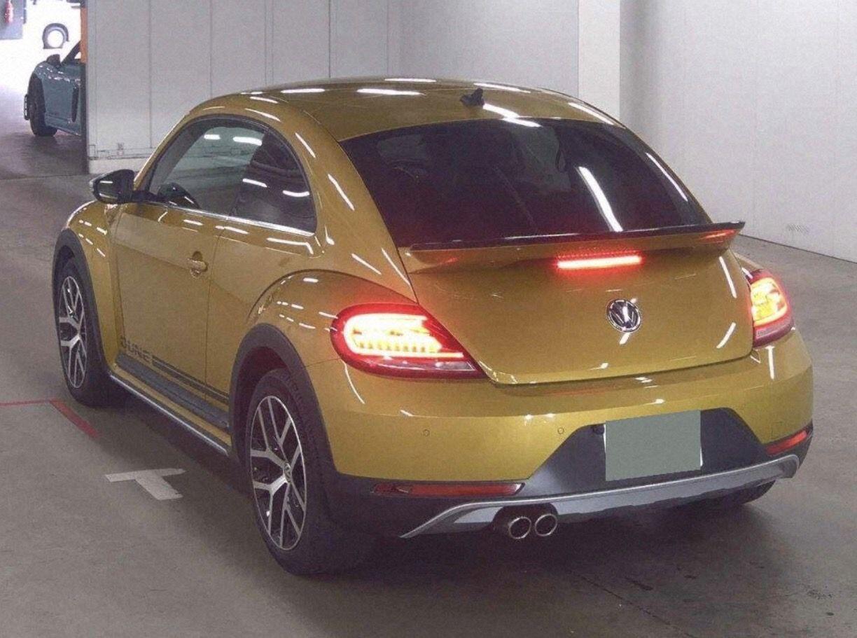 Volkswagen Beetle view 3