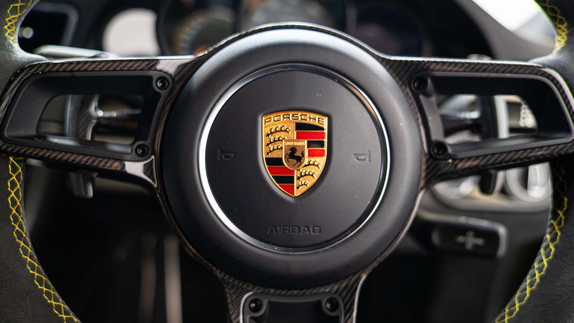 Porsche 911 view 31