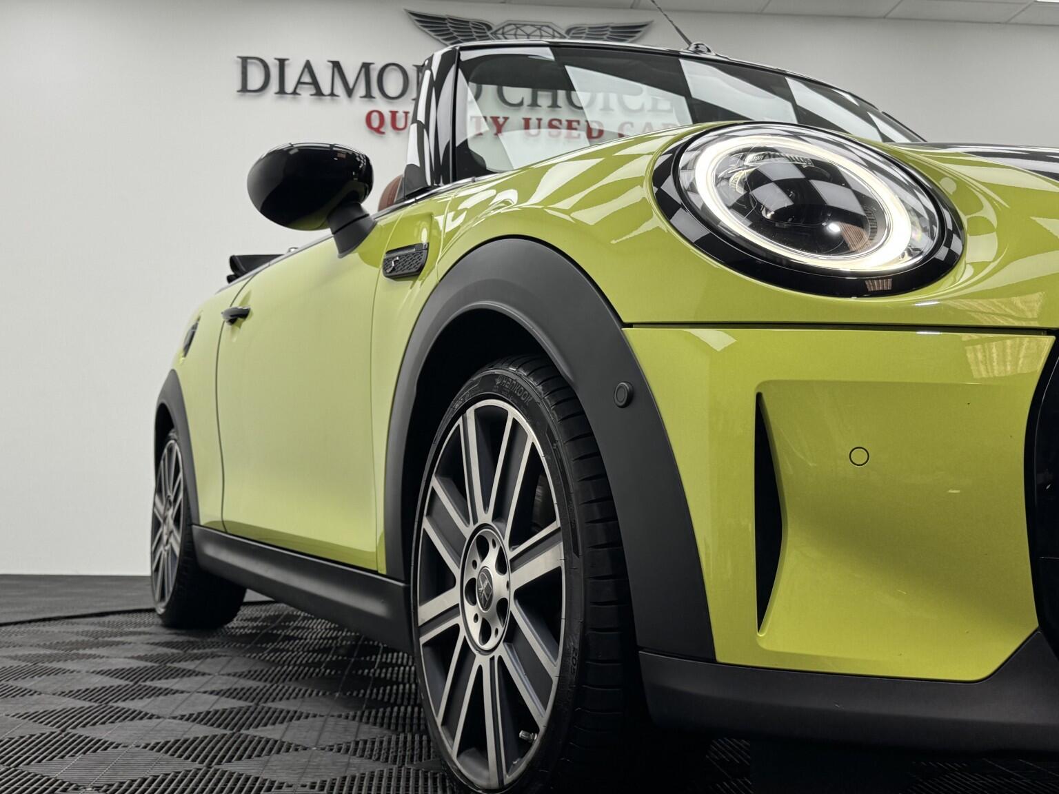 Mini Convertible view 31