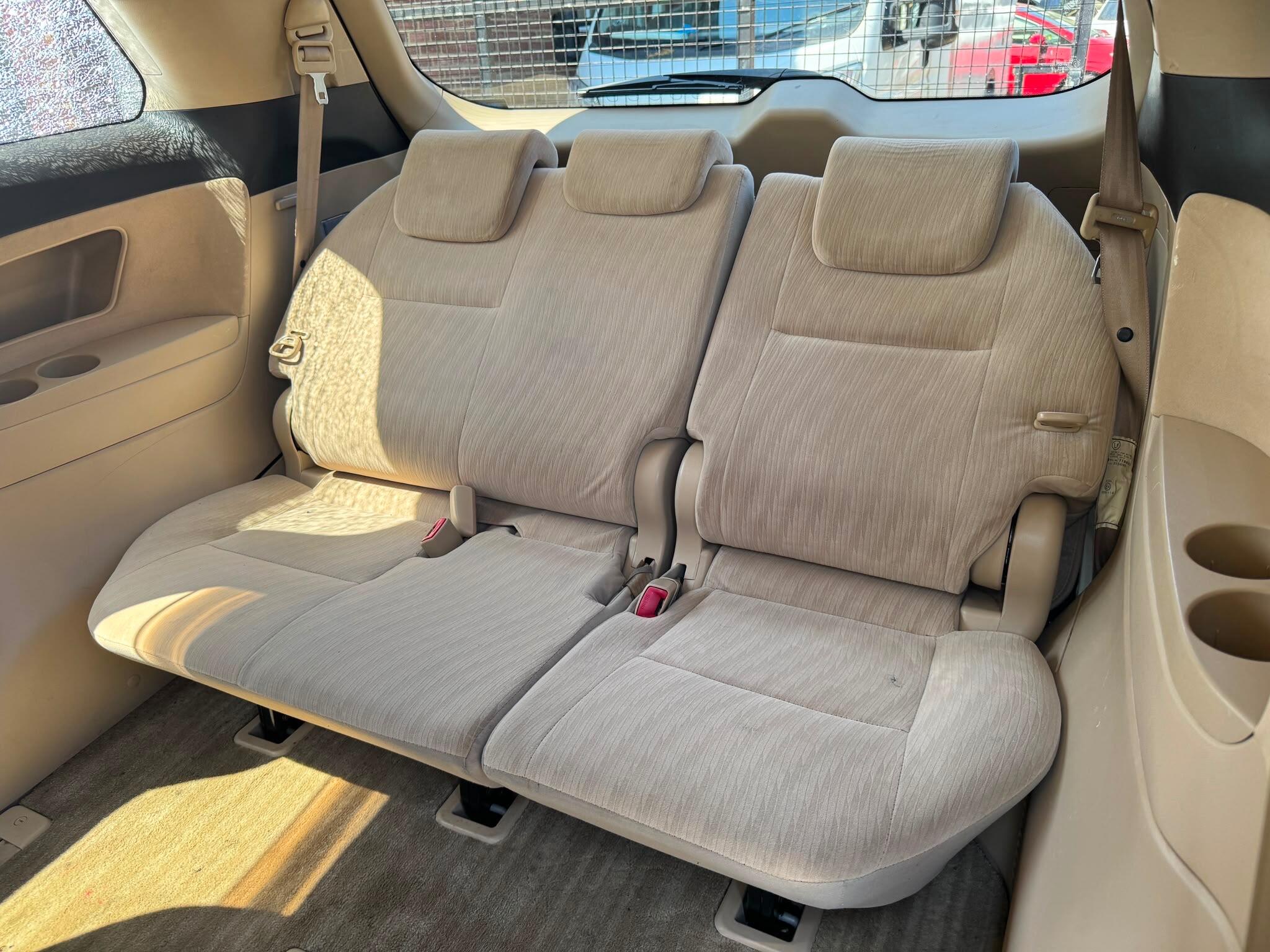 Toyota Estima view 16