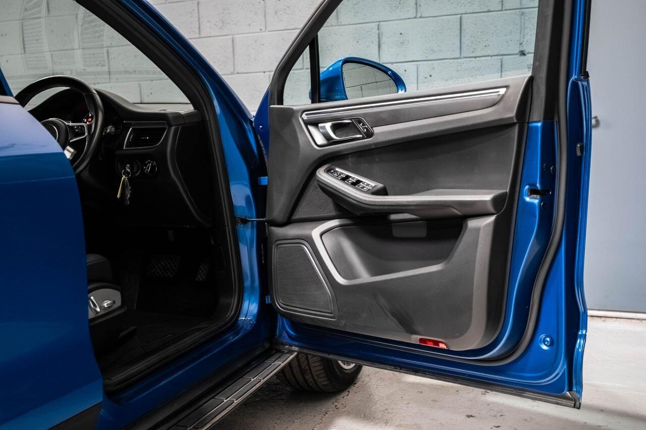 Porsche Macan view 9