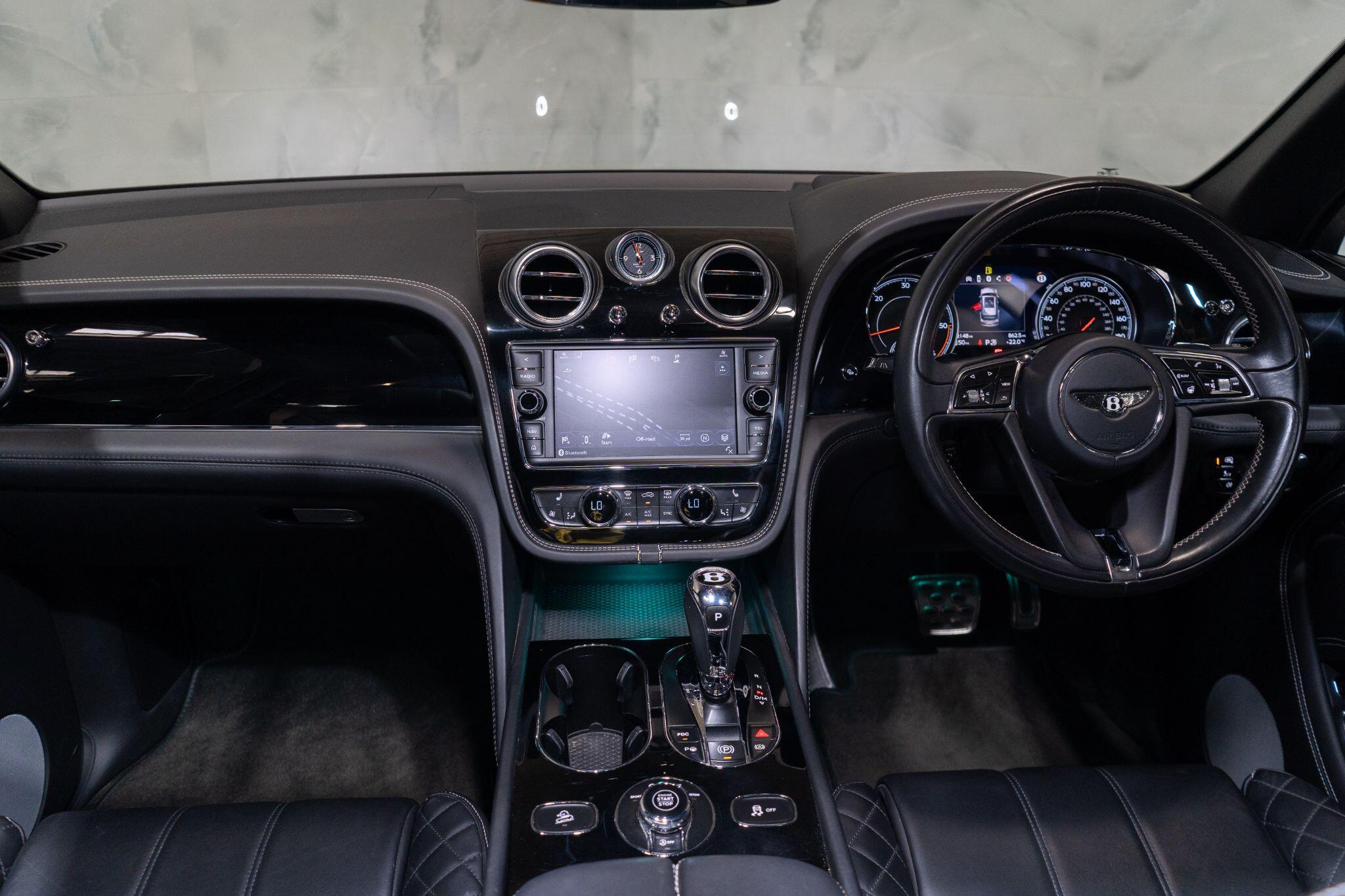Bentley Bentayga view 12