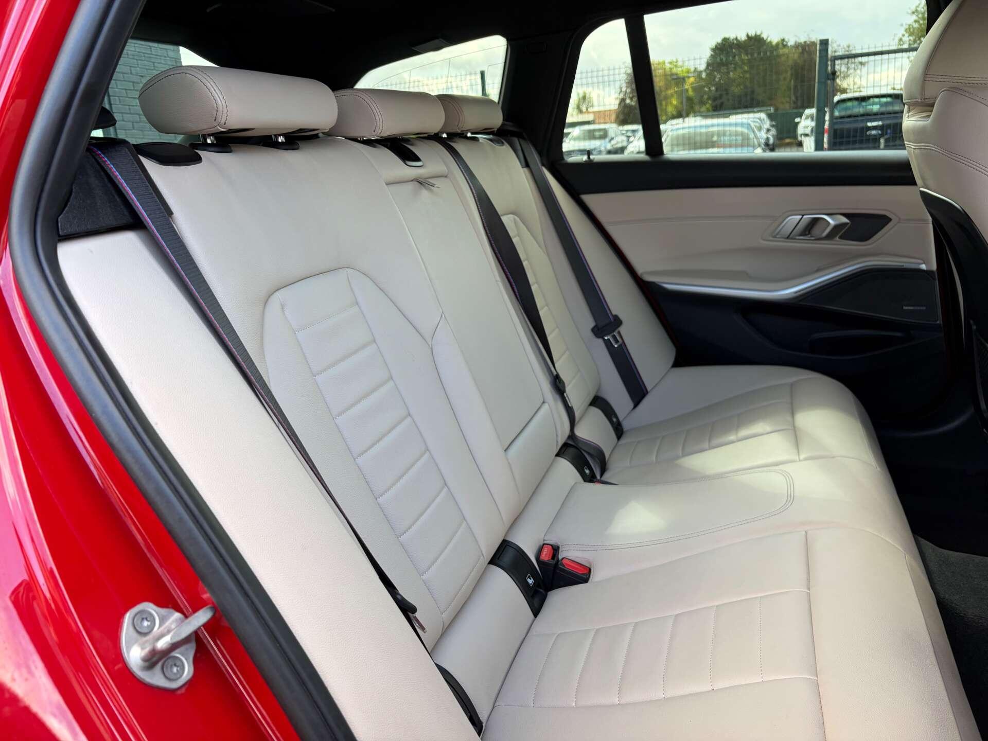 BMW 3 Series view 25