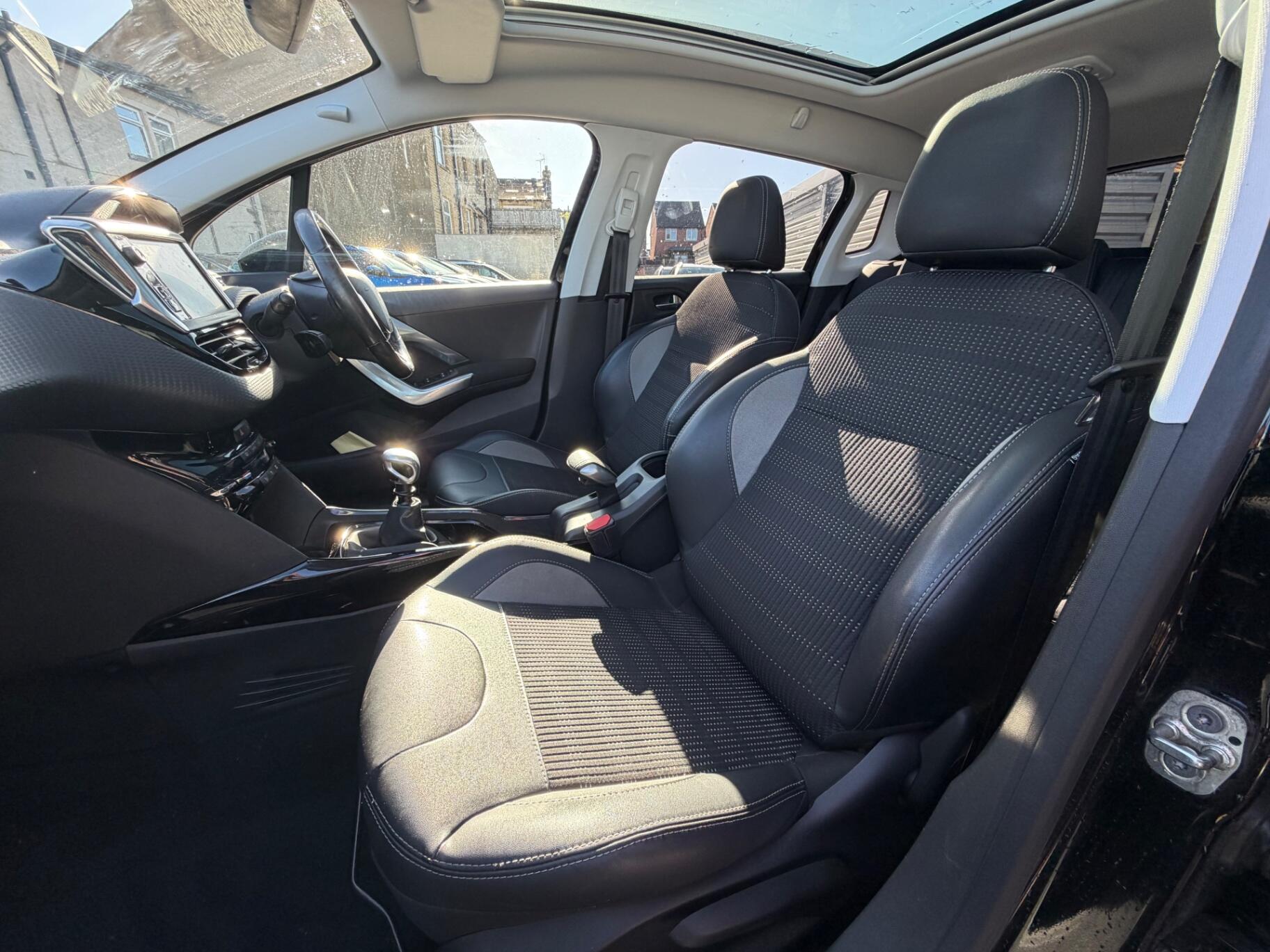Peugeot 2008 view 11