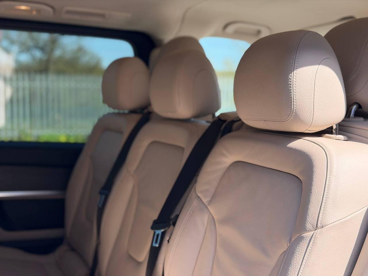 Mercedes-Benz V Class view 18