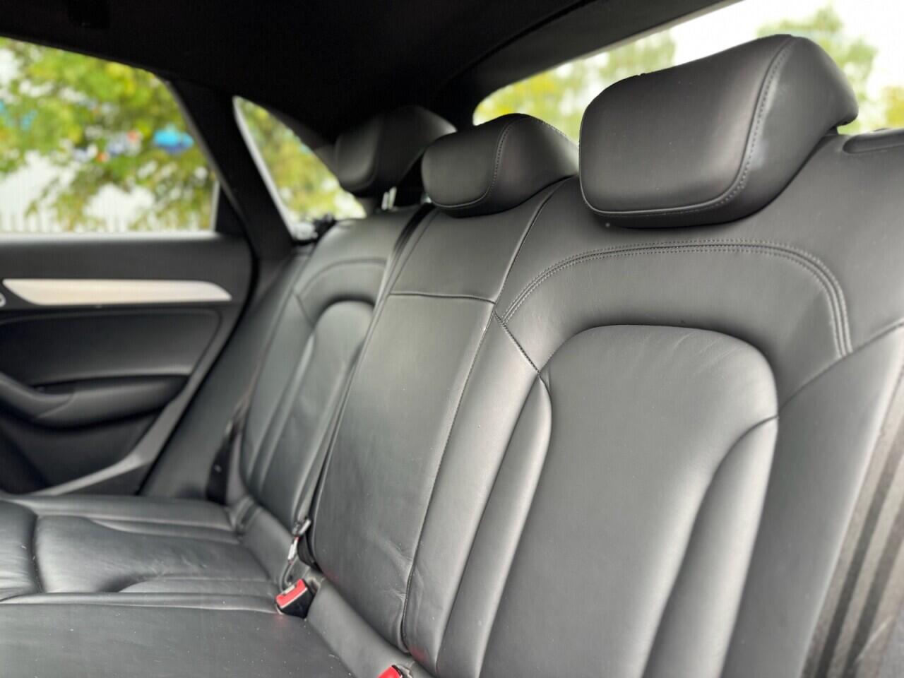 Audi Q3 view 33