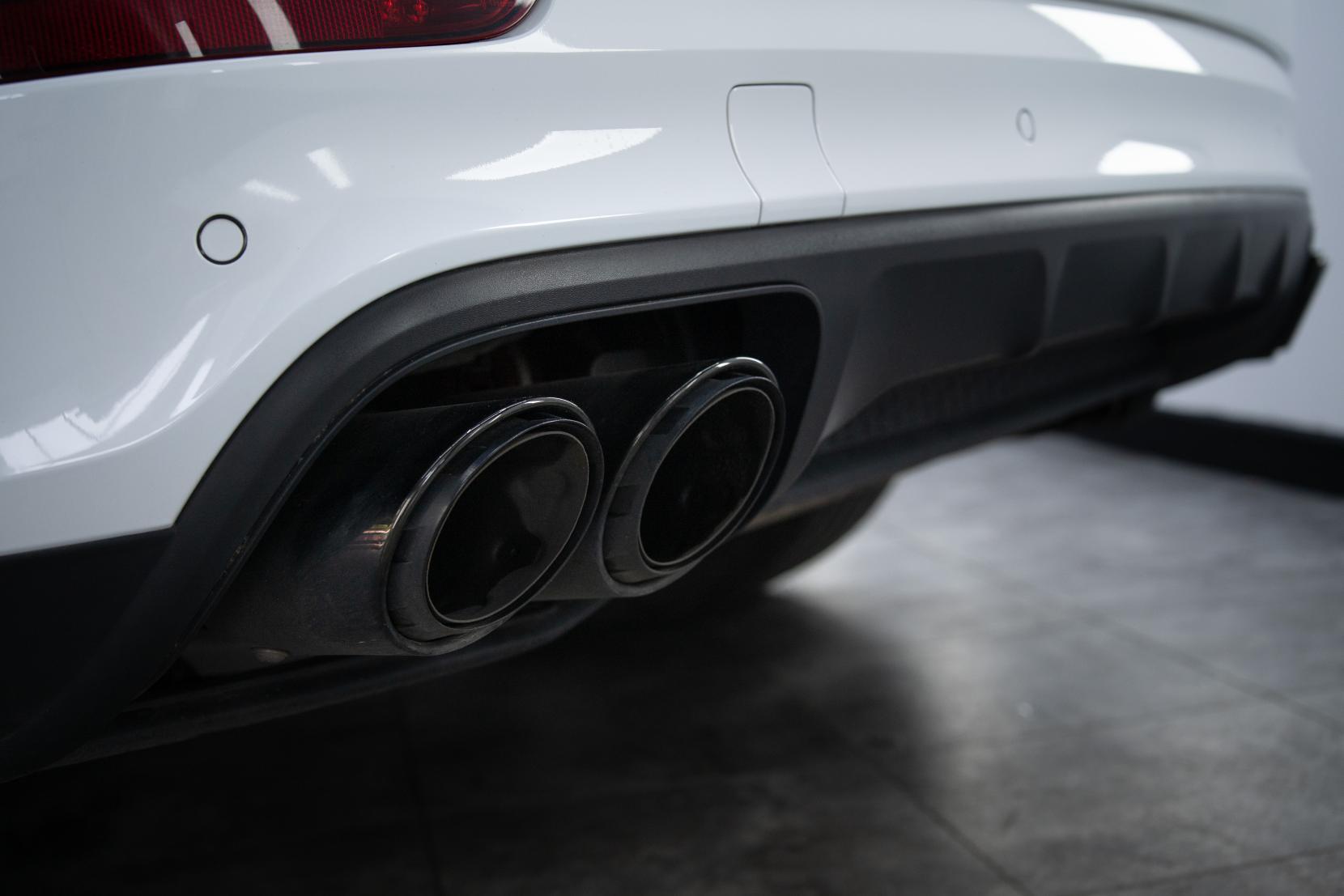 Porsche Cayenne view 37