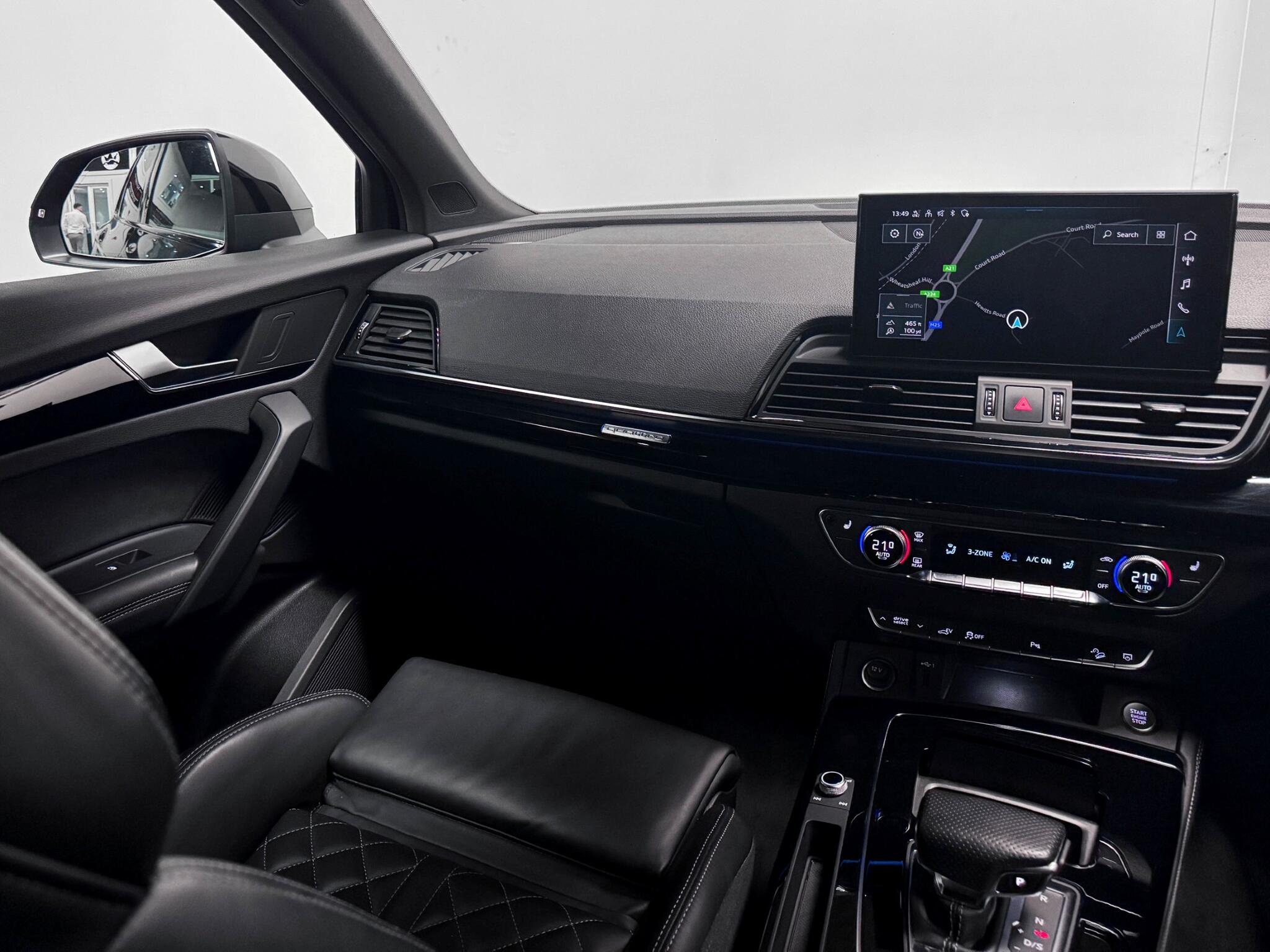 Audi Q5 view 14