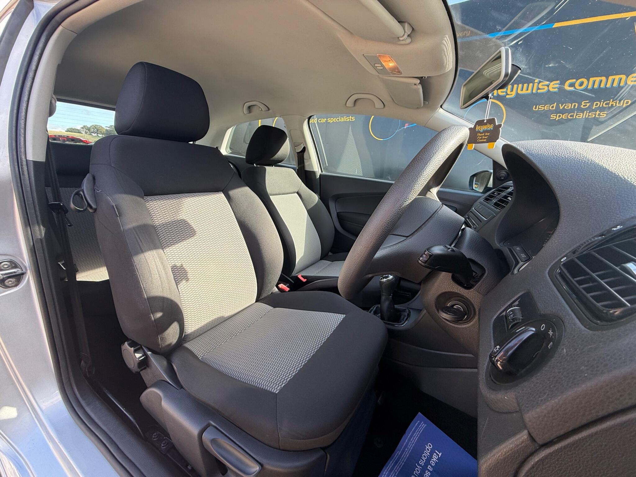 Volkswagen Polo view 18