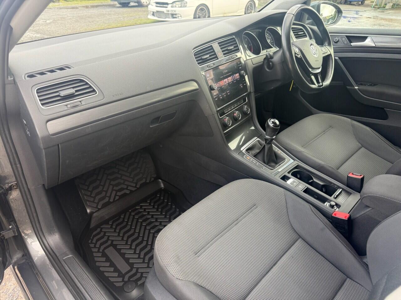 Volkswagen Golf view 18
