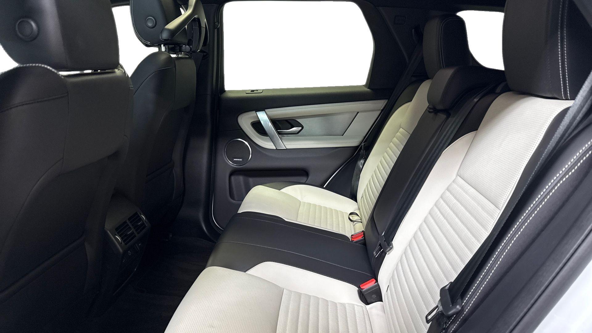 Land Rover Discovery Sport view 4